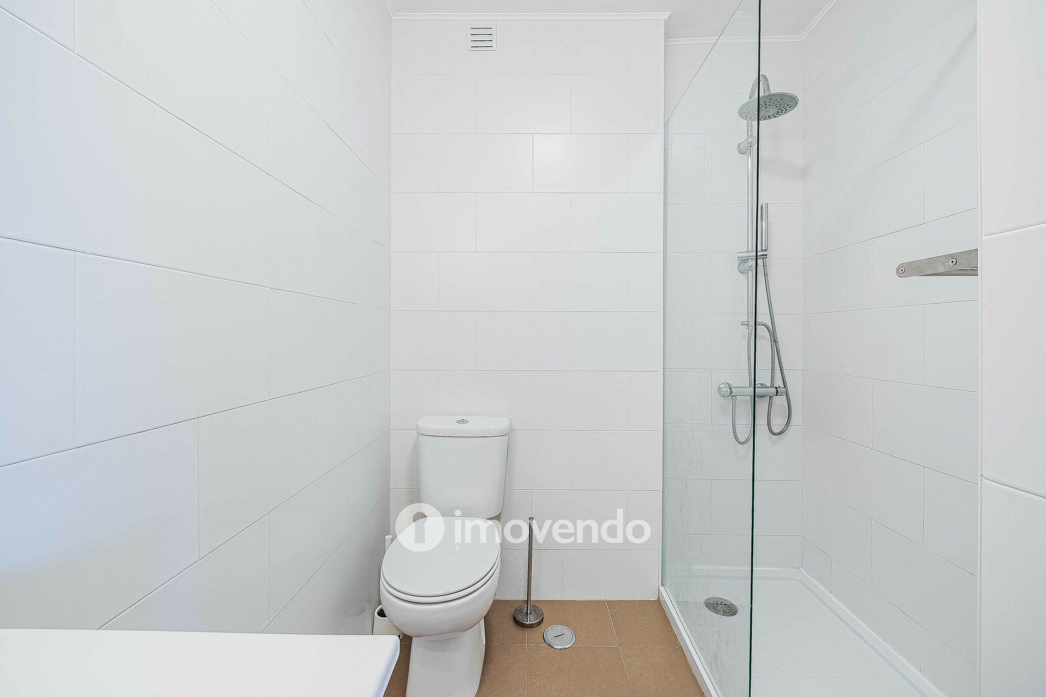 Apartamento T1 junto à praia, com estacionamento, Costa da Caparica