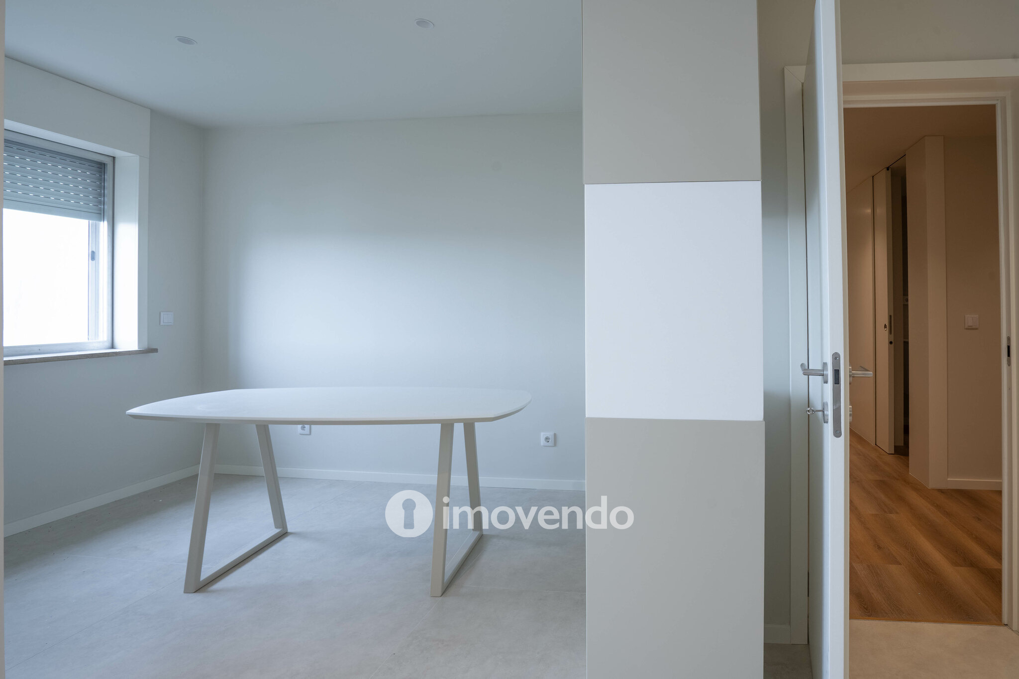 Apartamento T4 exclusivo, com estacionamento, na Lapa, Porto