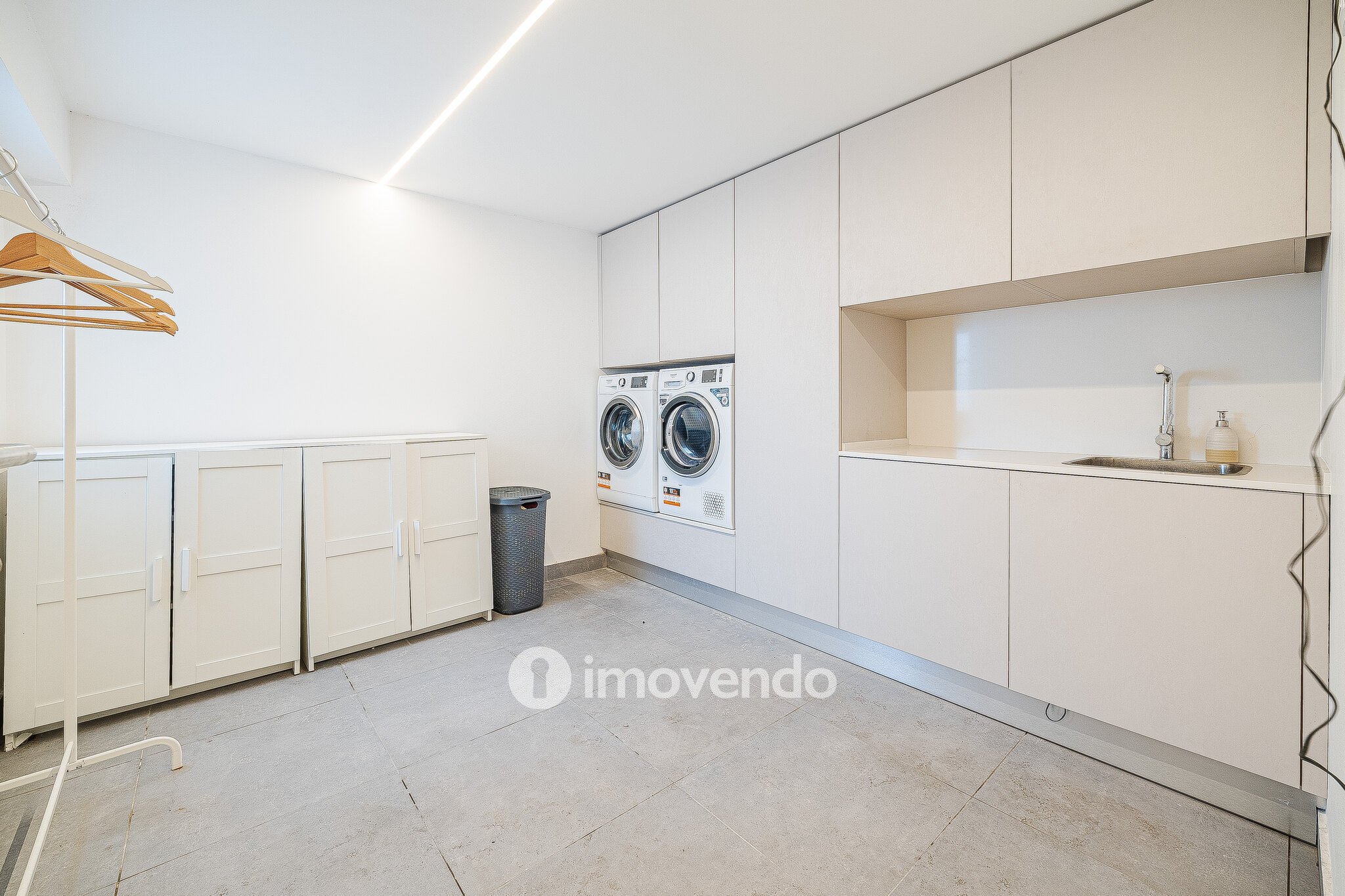 Moradia T3+1 moderna, com garagem e áreas amplas, em Alcochete
