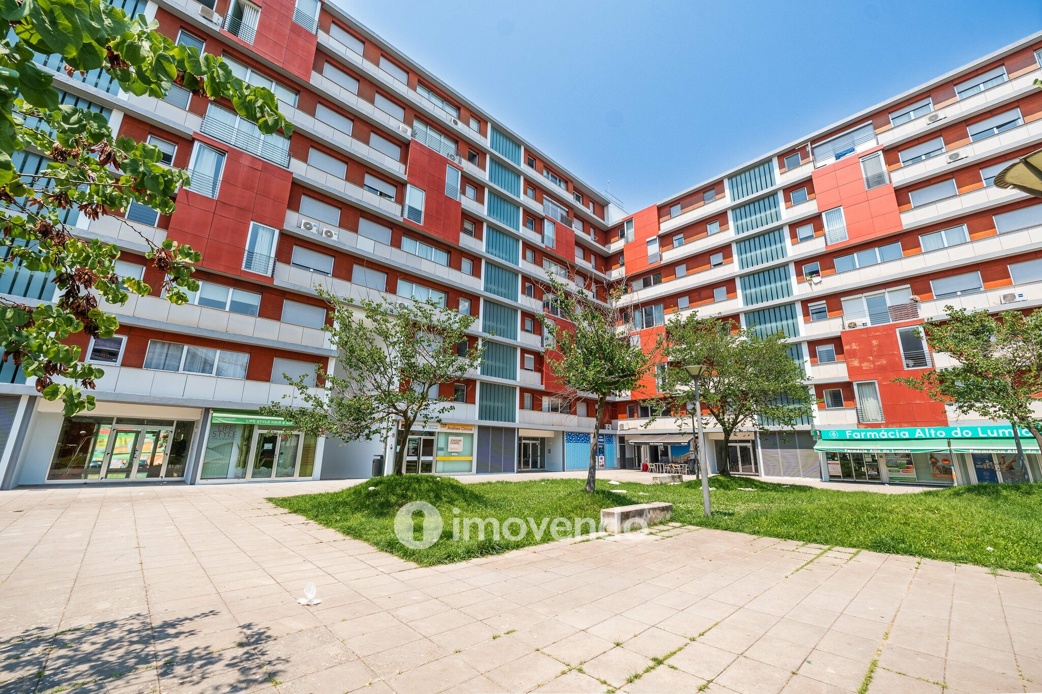 Apartamento T4, com estacionamento e arrecadação, na Alta de Lisboa