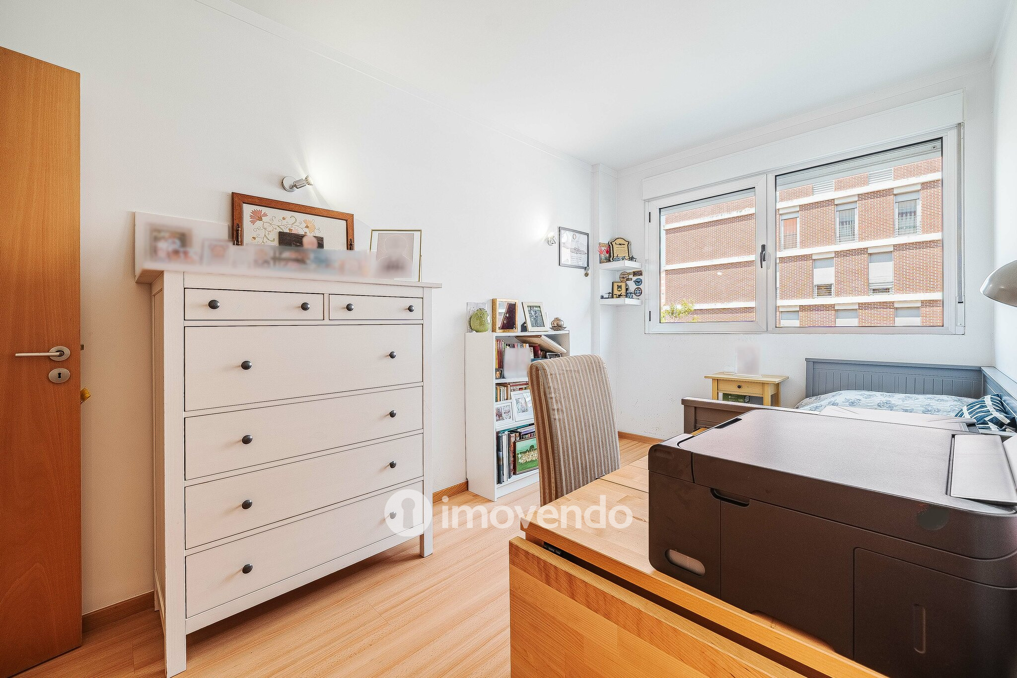 Apartamento T4, com estacionamento e arrecadação, na Alta de Lisboa