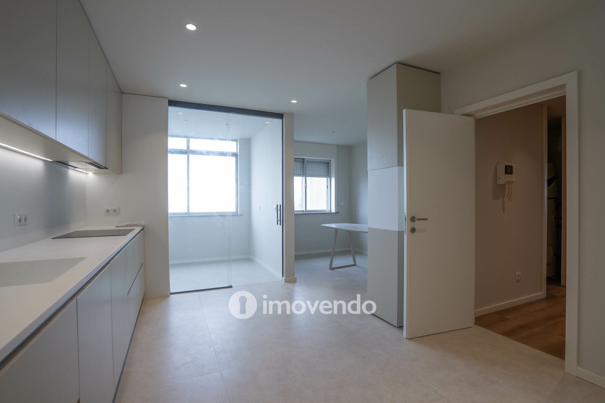 Apartamento T4 exclusivo, com estacionamento, na Lapa, Porto