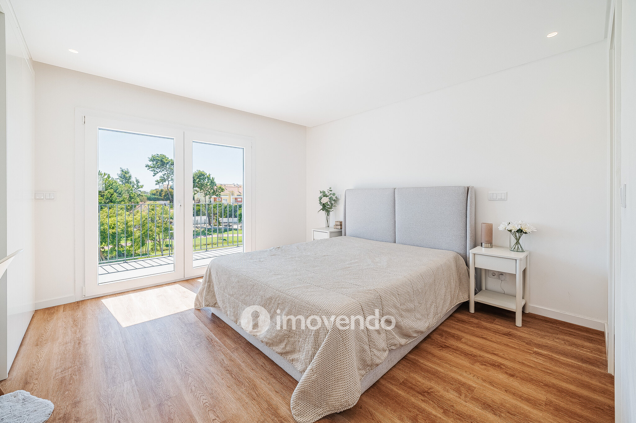 Moradia T3+1 moderna, com garagem e áreas amplas, em Alcochete