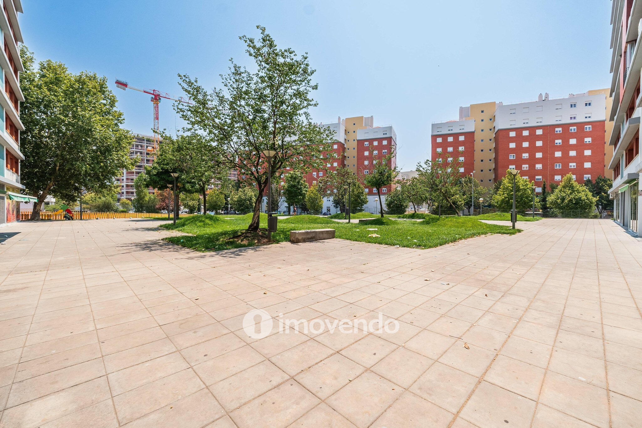 Apartamento T4, com estacionamento e arrecadação, na Alta de Lisboa