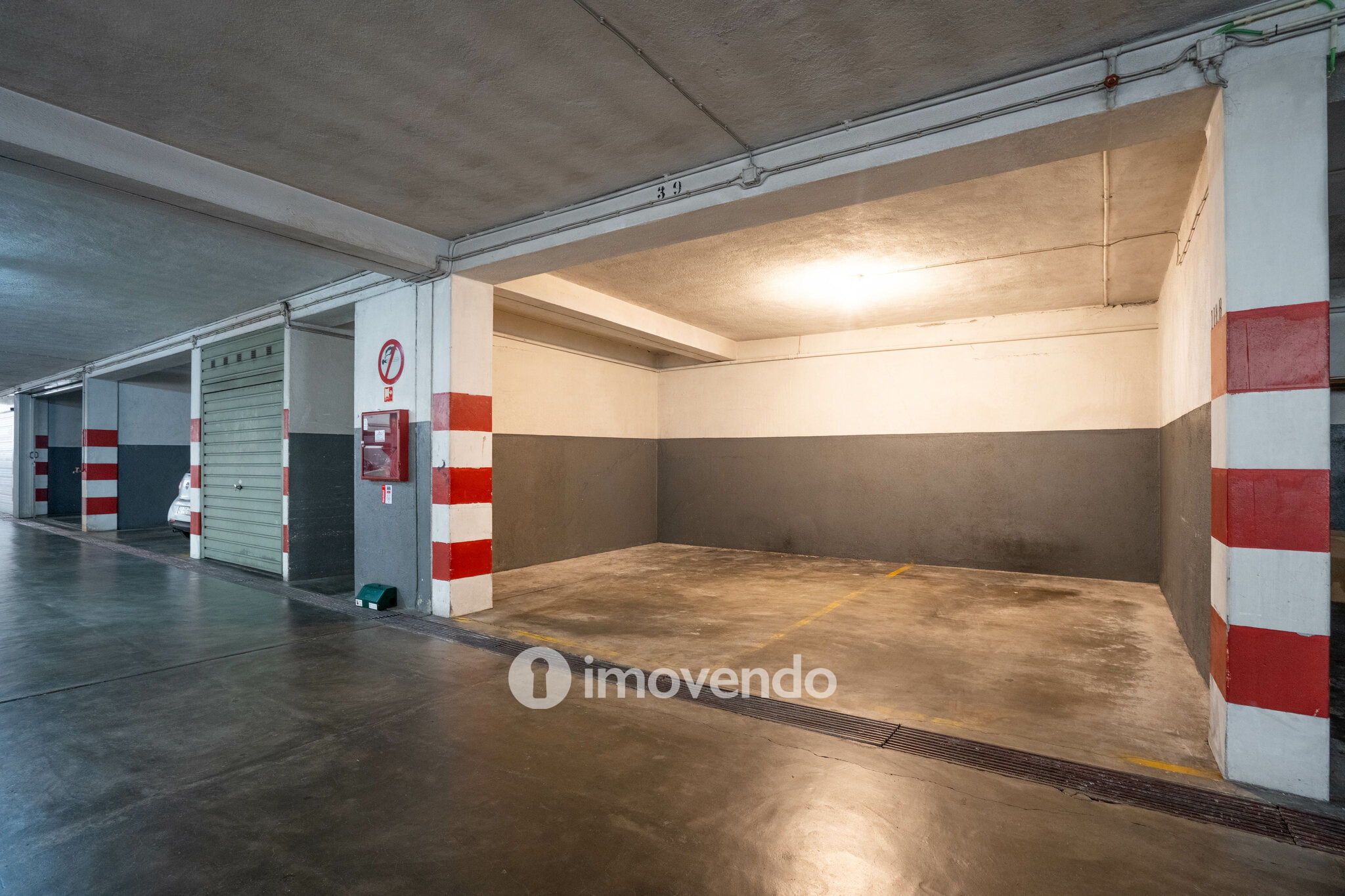 Apartamento T4 exclusivo, com estacionamento, na Lapa, Porto