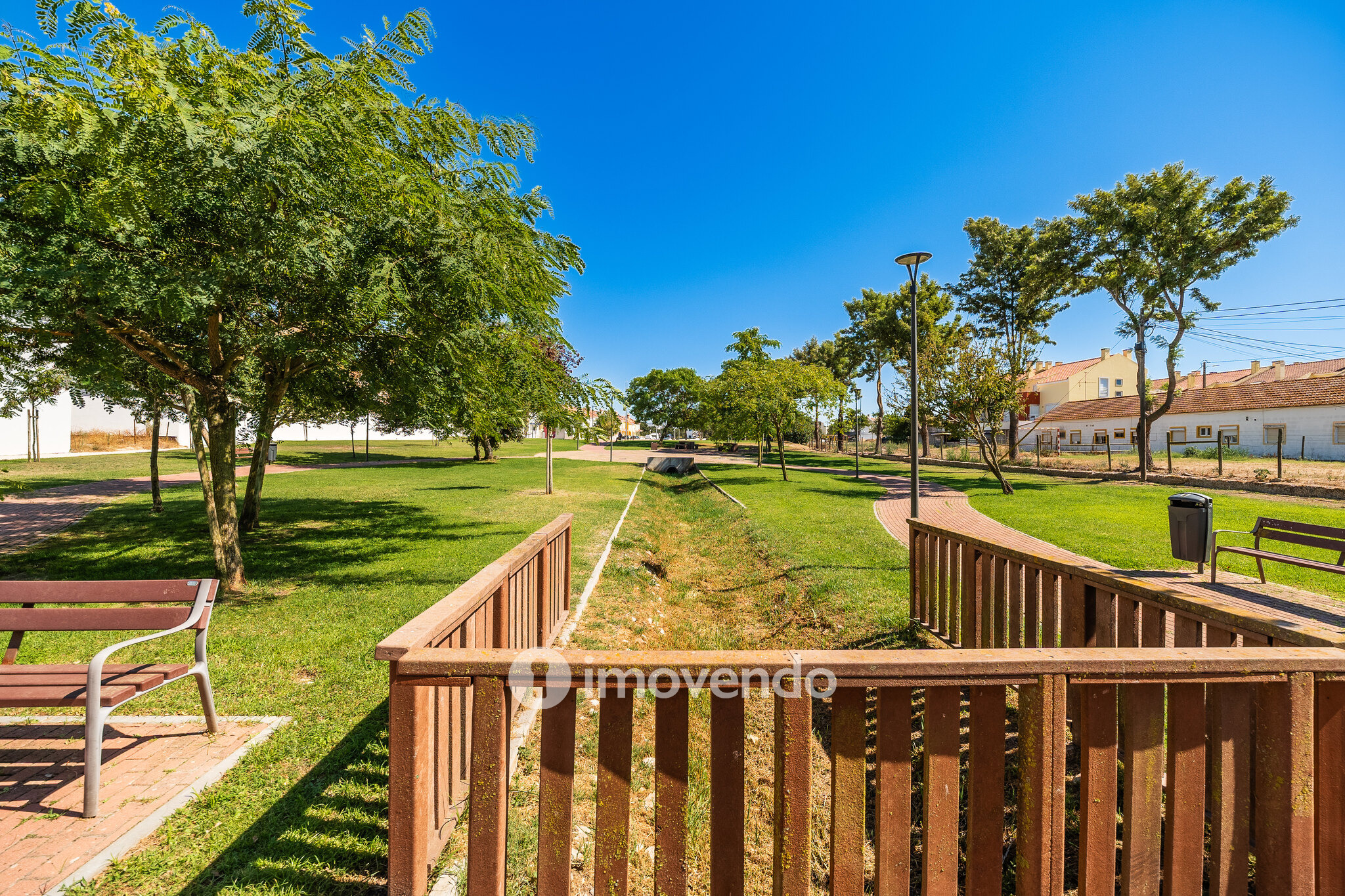 Moradia T3+1 moderna, com garagem e áreas amplas, em Alcochete
