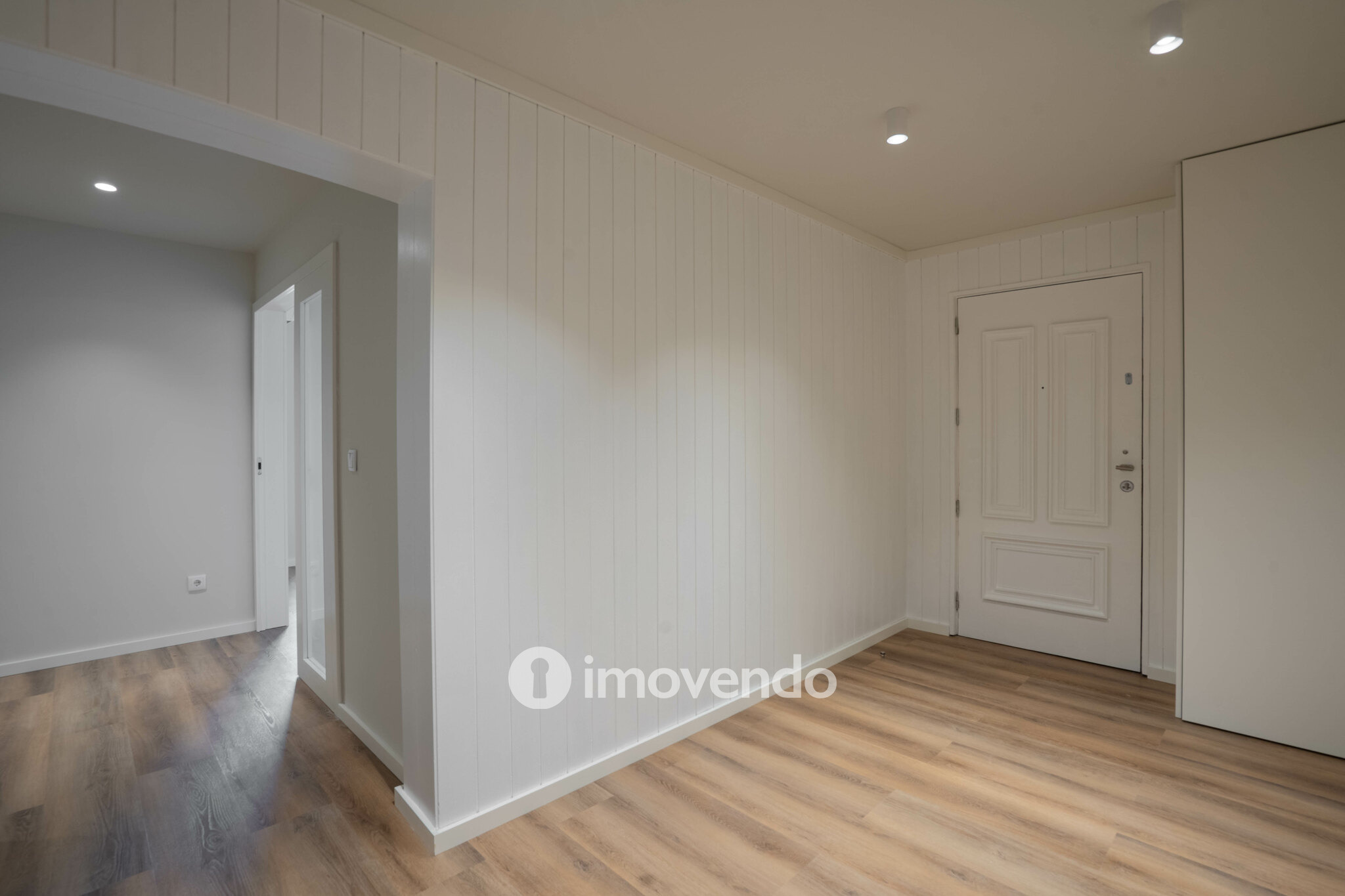 Apartamento T4 exclusivo, com estacionamento, na Lapa, Porto