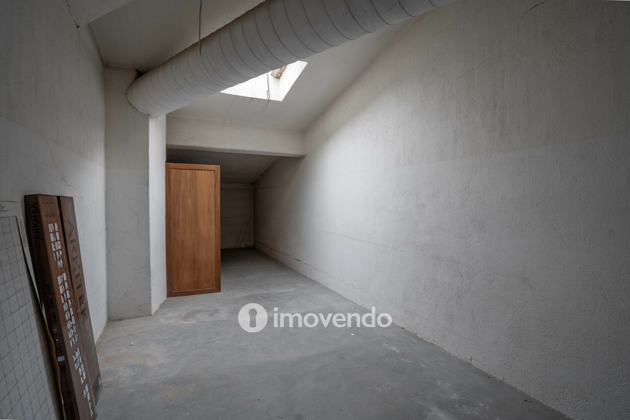 Apartamento T4 exclusivo, com estacionamento, na Lapa, Porto