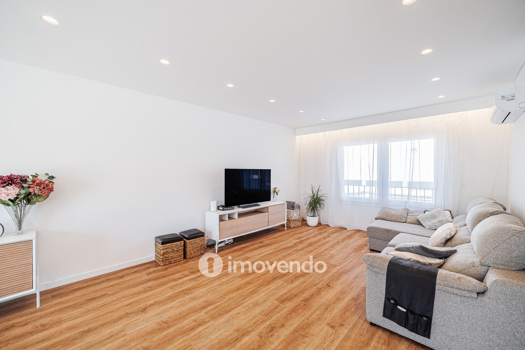 Moradia T3+1 moderna, com garagem e áreas amplas, em Alcochete