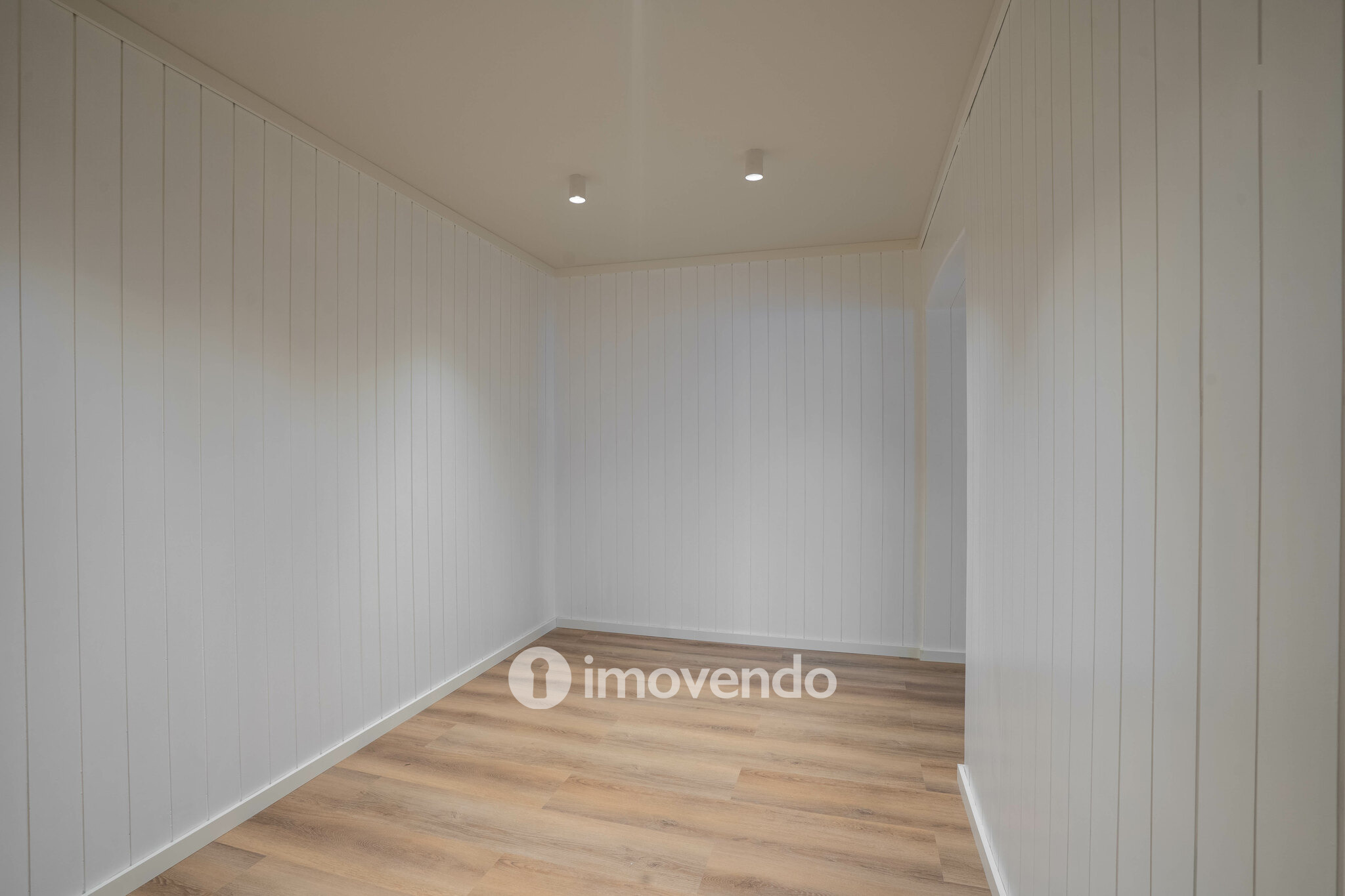 Apartamento T4 exclusivo, com estacionamento, na Lapa, Porto