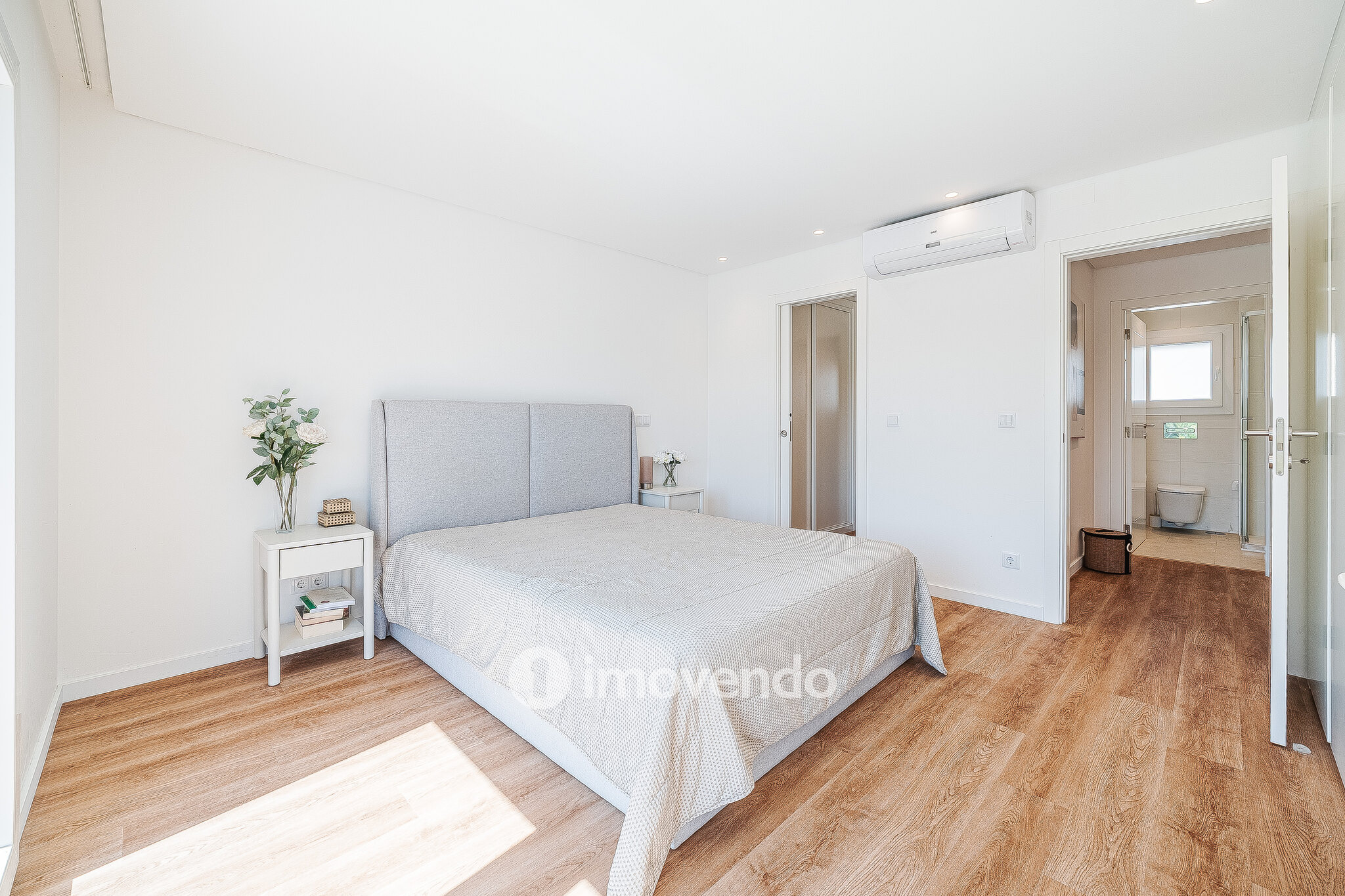 Moradia T3+1 moderna, com garagem e áreas amplas, em Alcochete