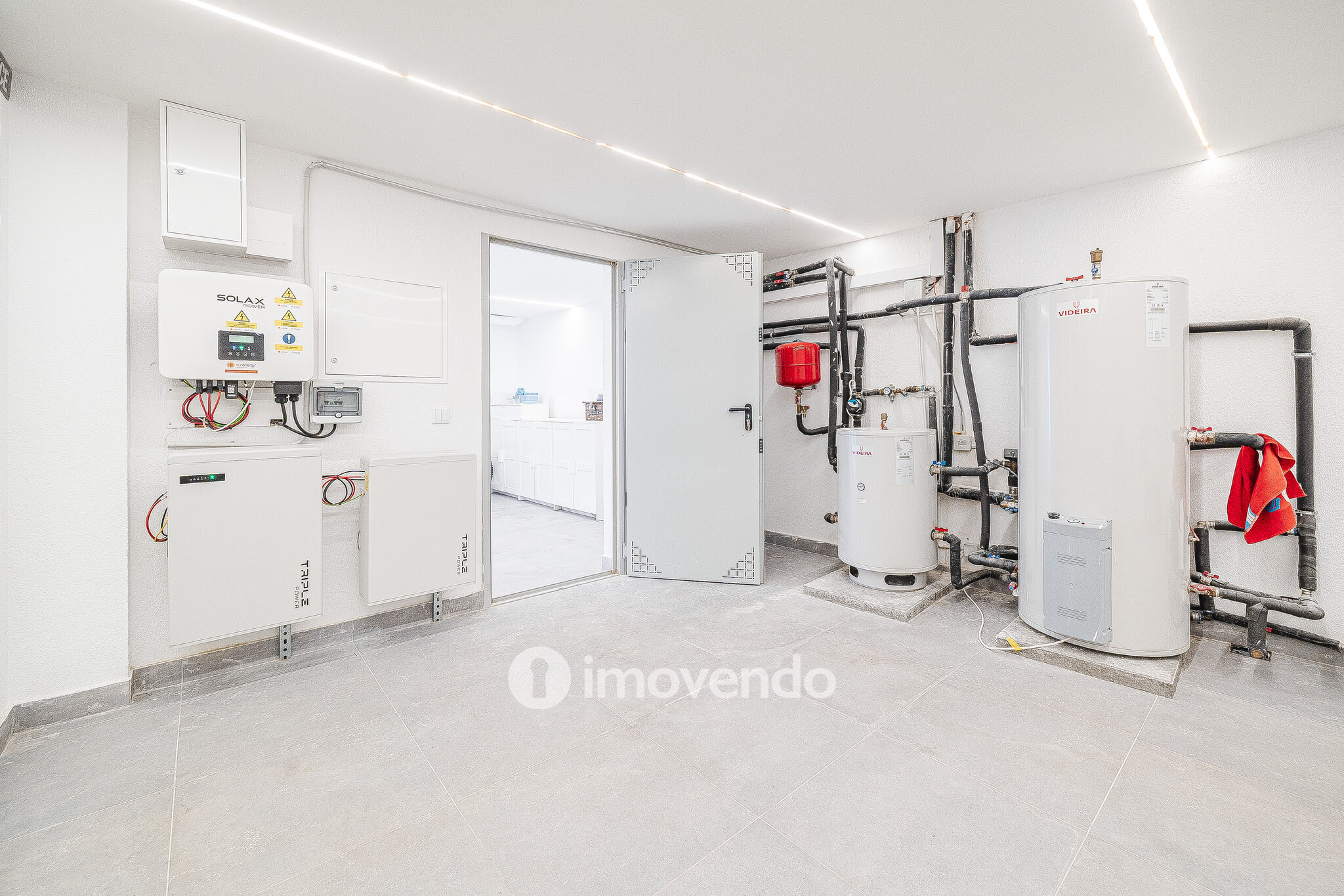 Moradia T3+1 moderna, com garagem e áreas amplas, em Alcochete