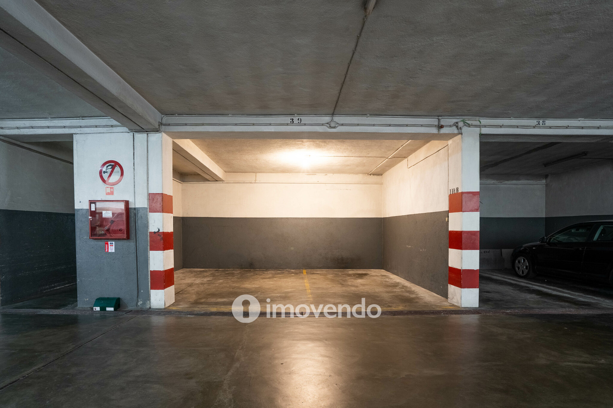 Apartamento T4 exclusivo, com estacionamento, na Lapa, Porto