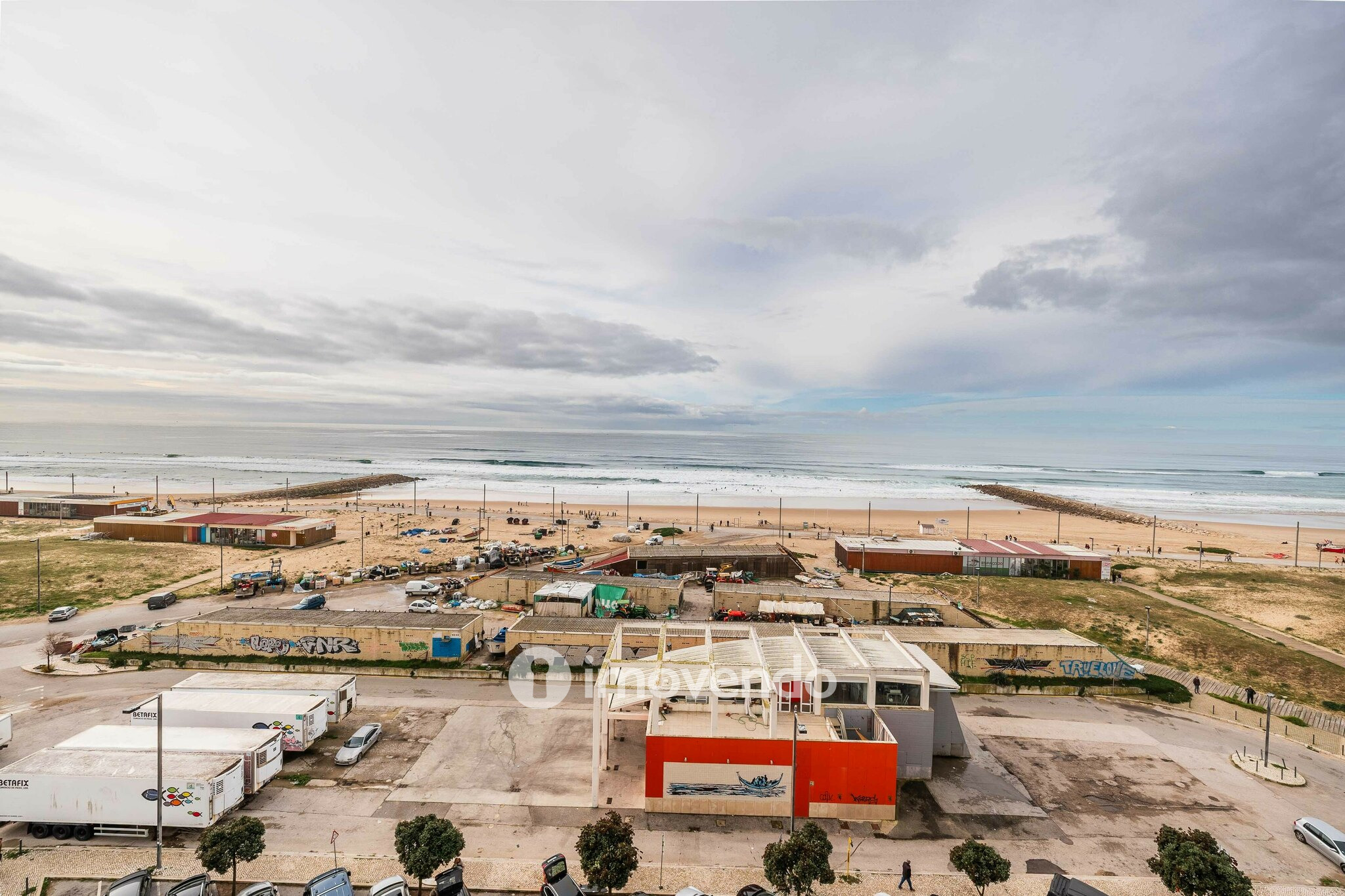 Apartamento T1 junto à praia, com estacionamento, Costa da Caparica
