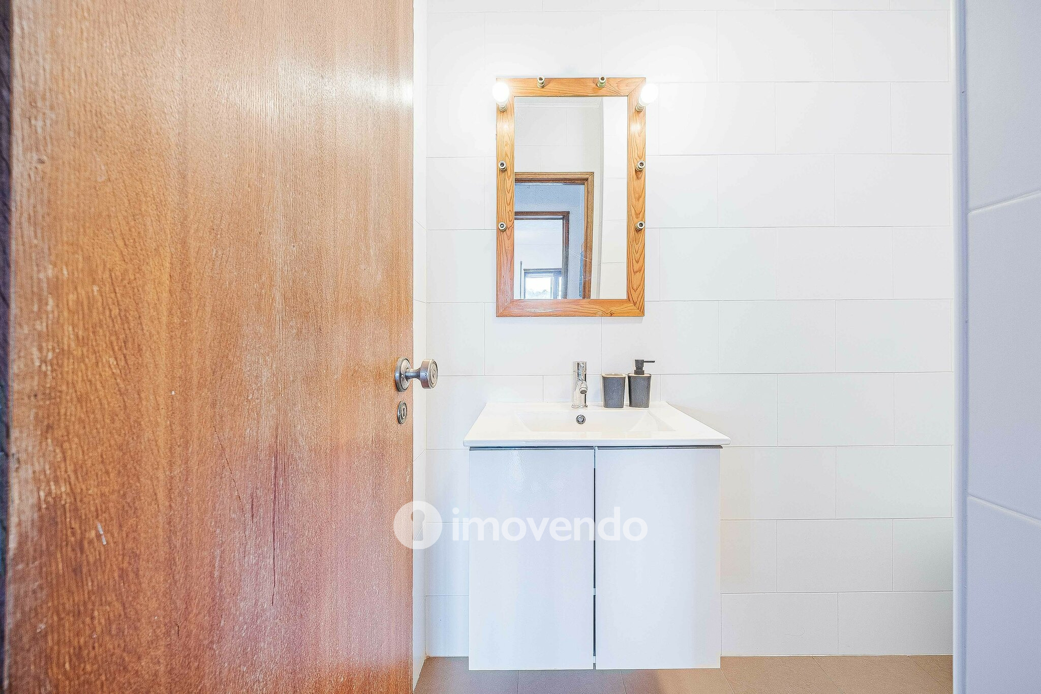 Apartamento T1 junto à praia, com estacionamento, Costa da Caparica