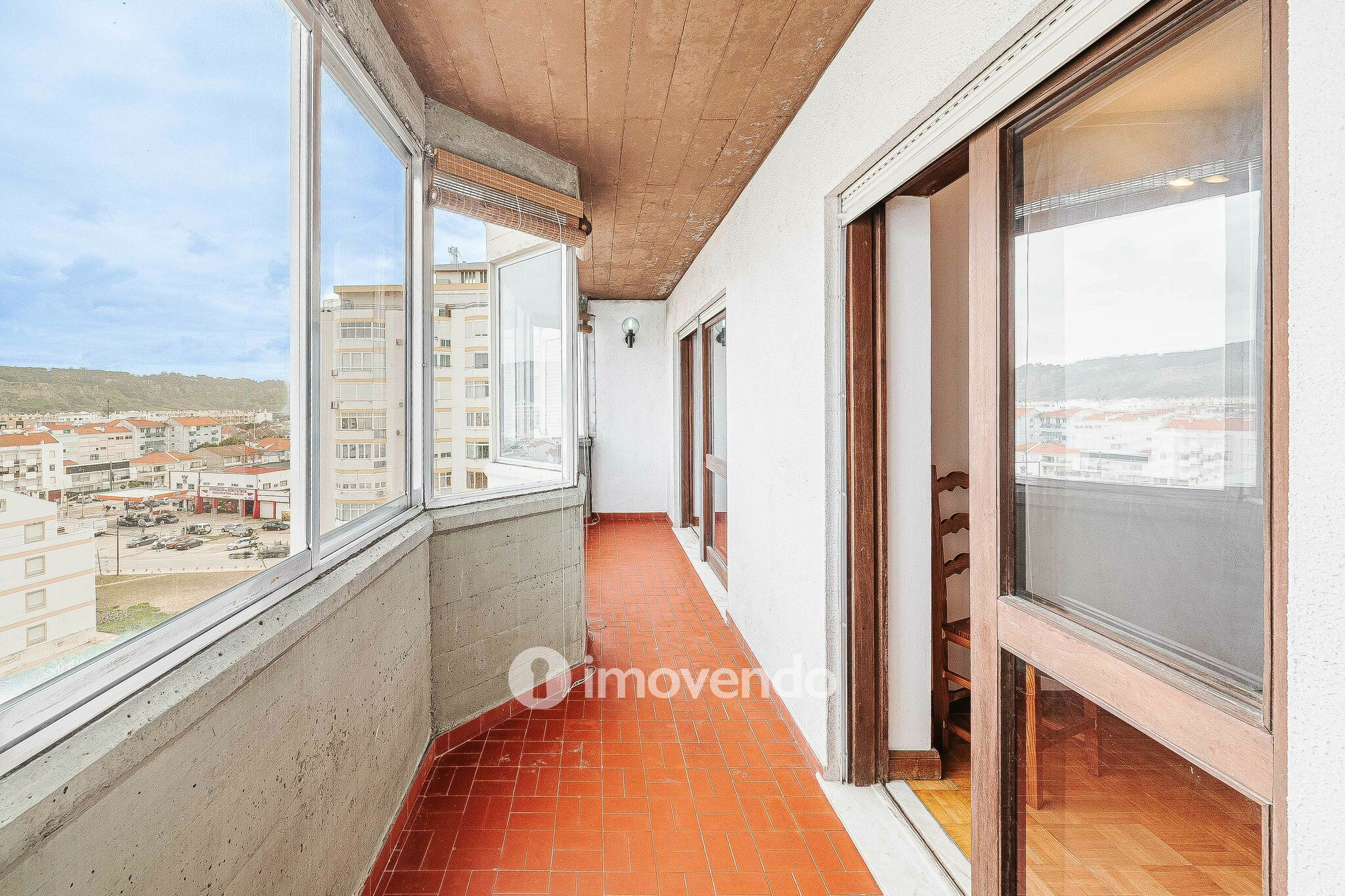 Apartamento T1 junto à praia, com estacionamento, Costa da Caparica