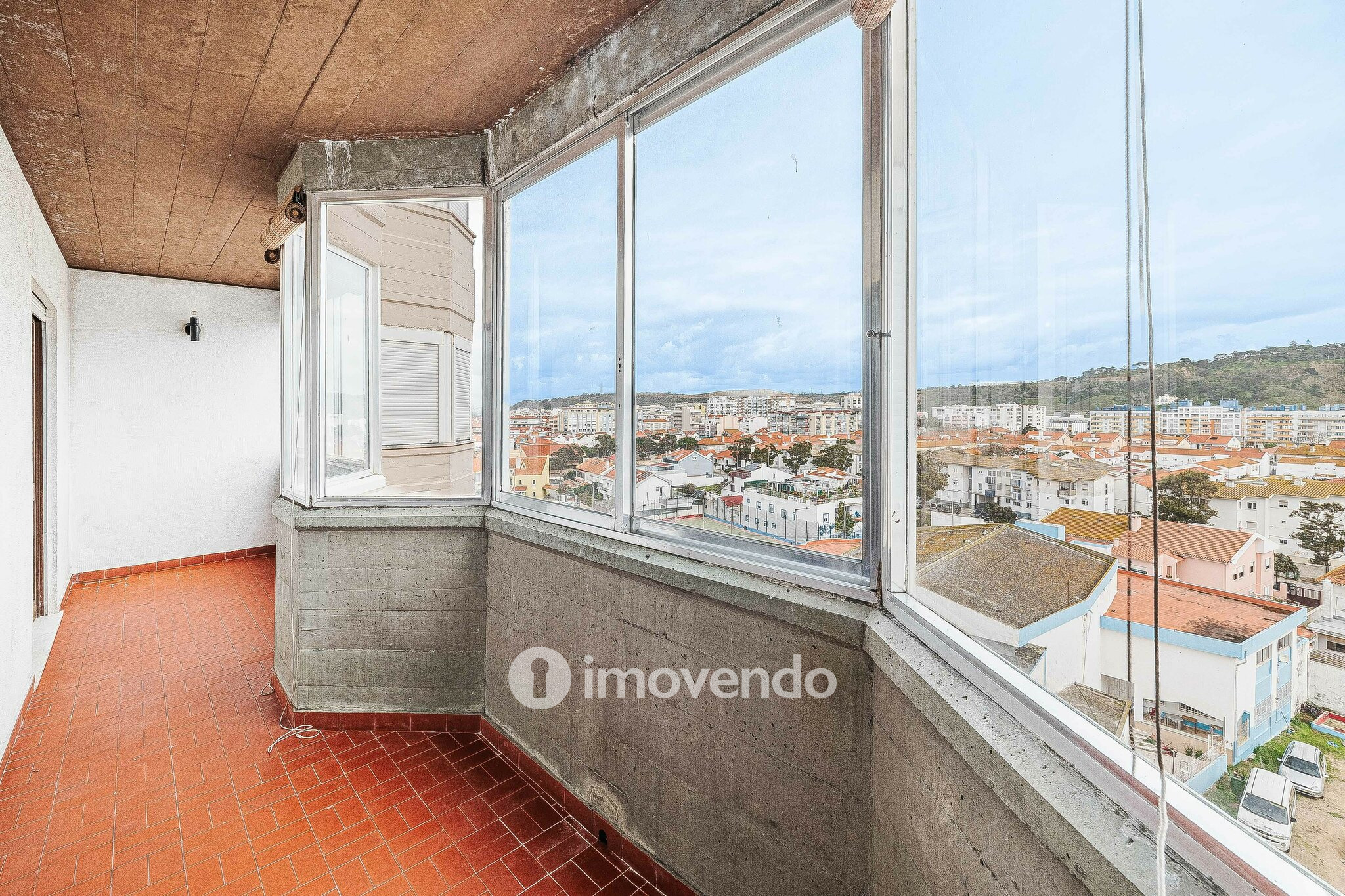 Apartamento T1 junto à praia, com estacionamento, Costa da Caparica