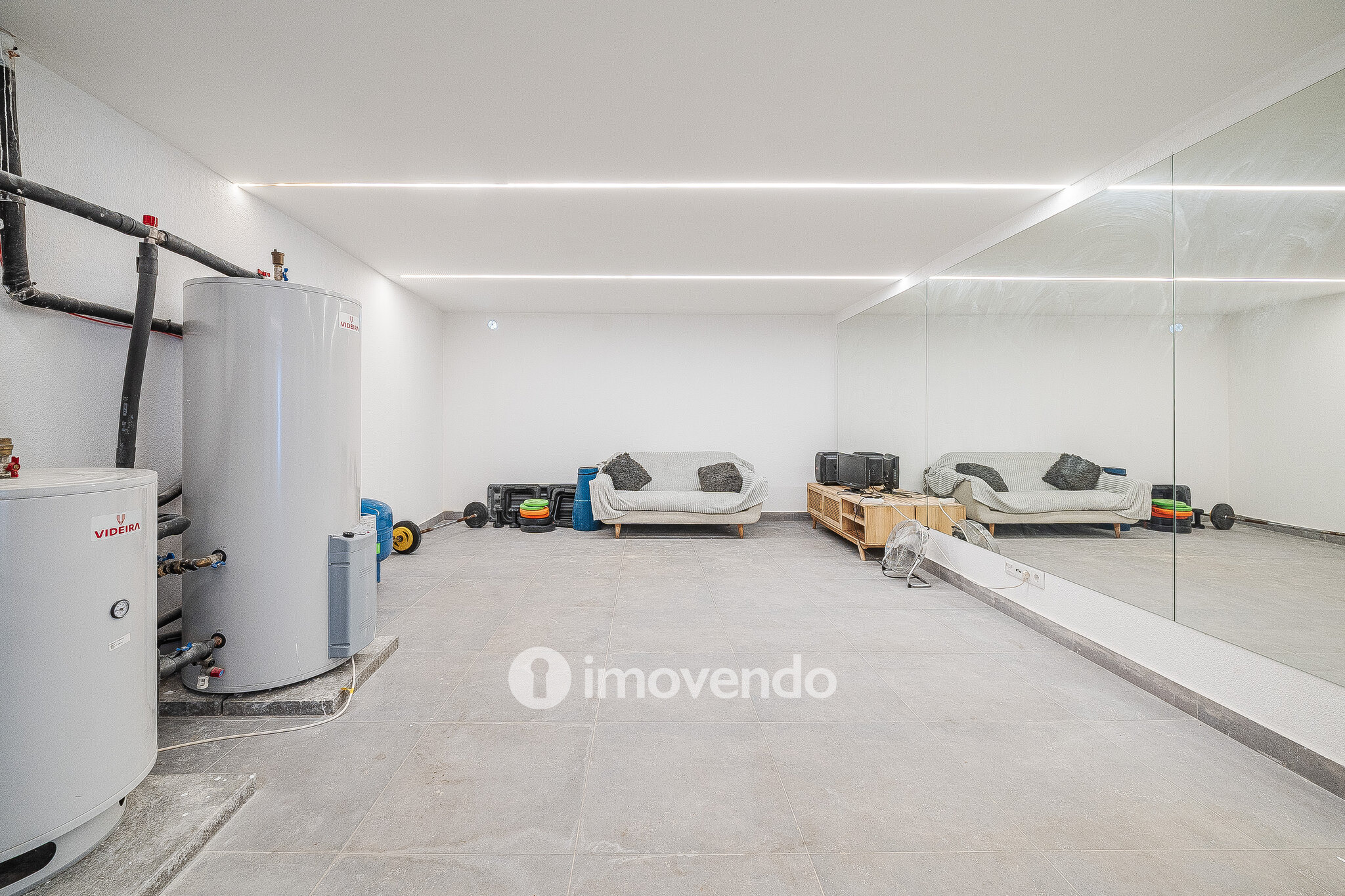 Moradia T3+1 moderna, com garagem e áreas amplas, em Alcochete