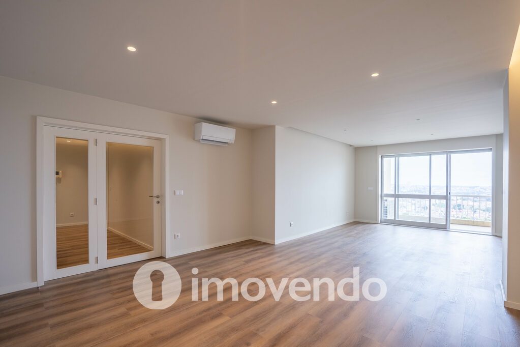 Apartamento T4 em Porto, Porto com 203 m<sup>2</sup> por 900.000
