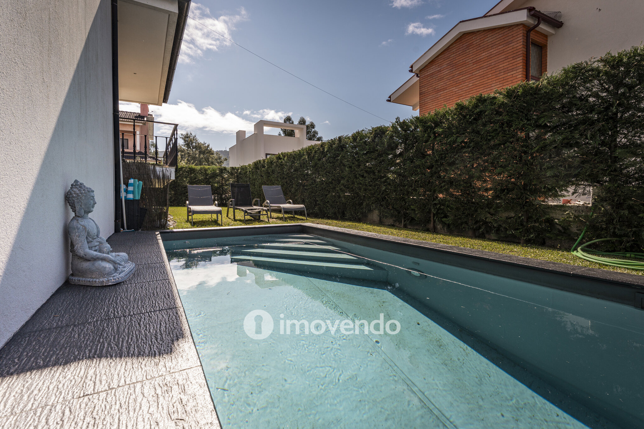 Moradia Independente em Nogueira - Elegância, Conforto, Exclusividade