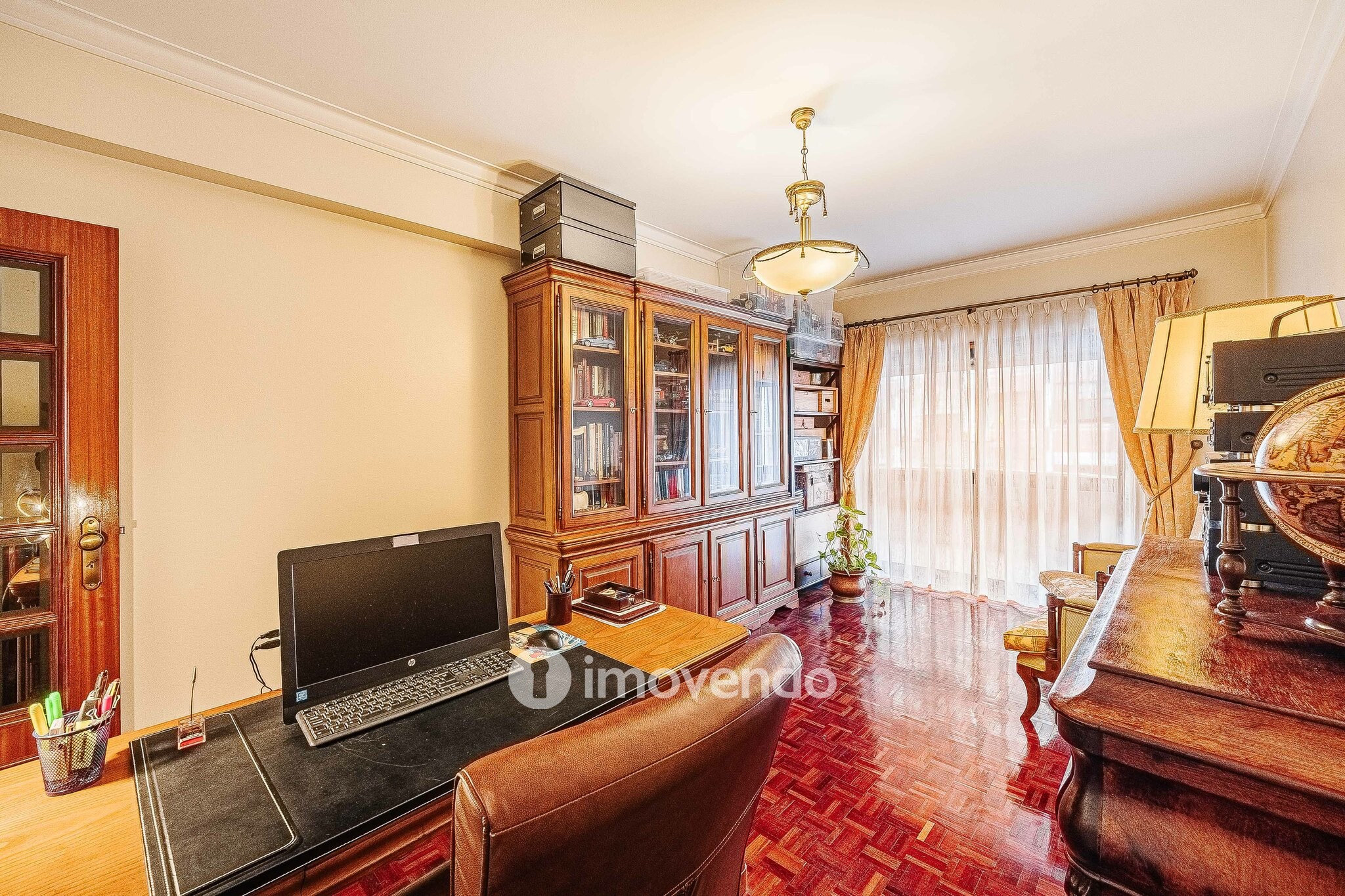 Apartamento T4 com garagem para duas viaturas, em Alverca