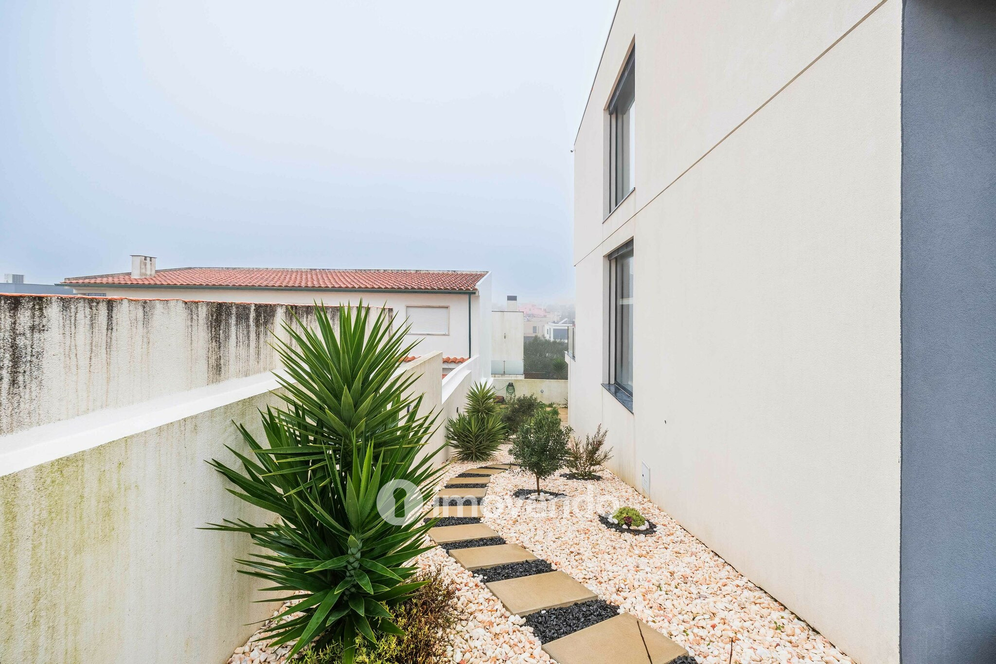 Moradia T3+1 moderna e exclusiva, com garagem e jardim, em Porto Salvo