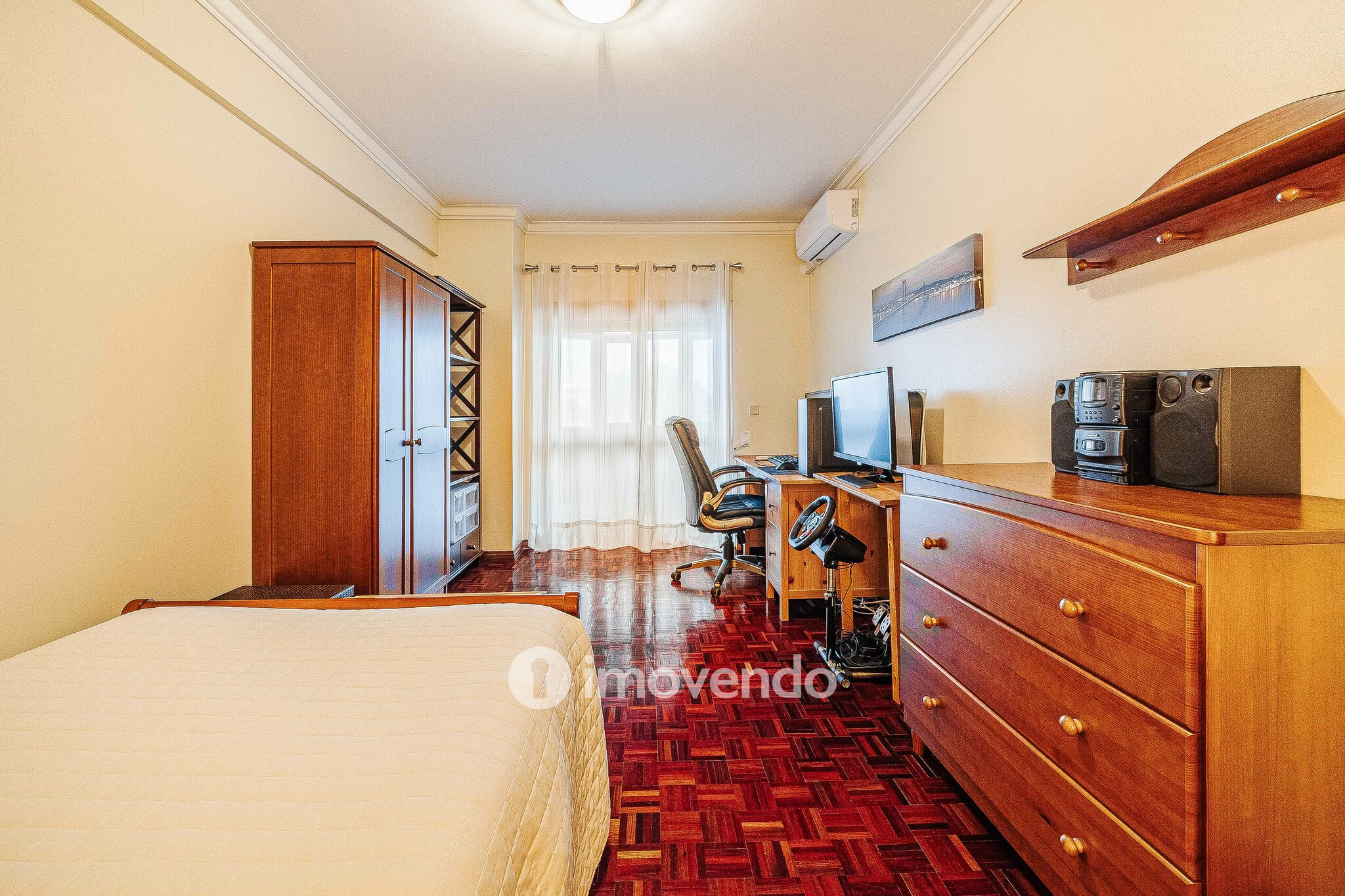 Apartamento T4 com garagem para duas viaturas, em Alverca