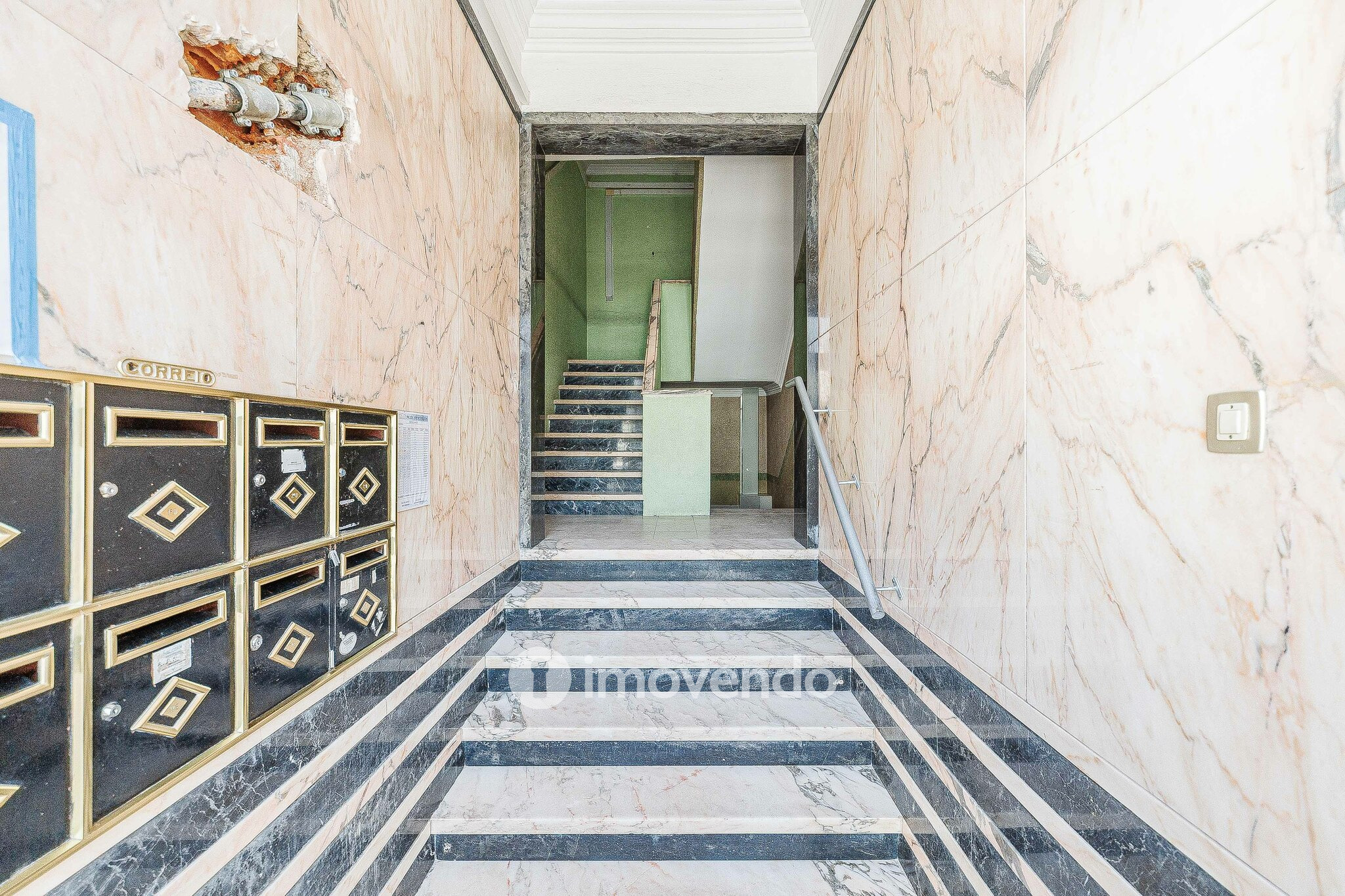 Apartamento T1+1, com logradouro grande, em Odivelas