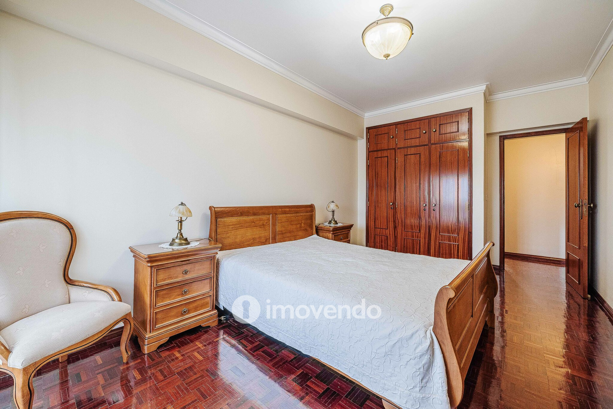 Apartamento T4 com garagem para duas viaturas, em Alverca