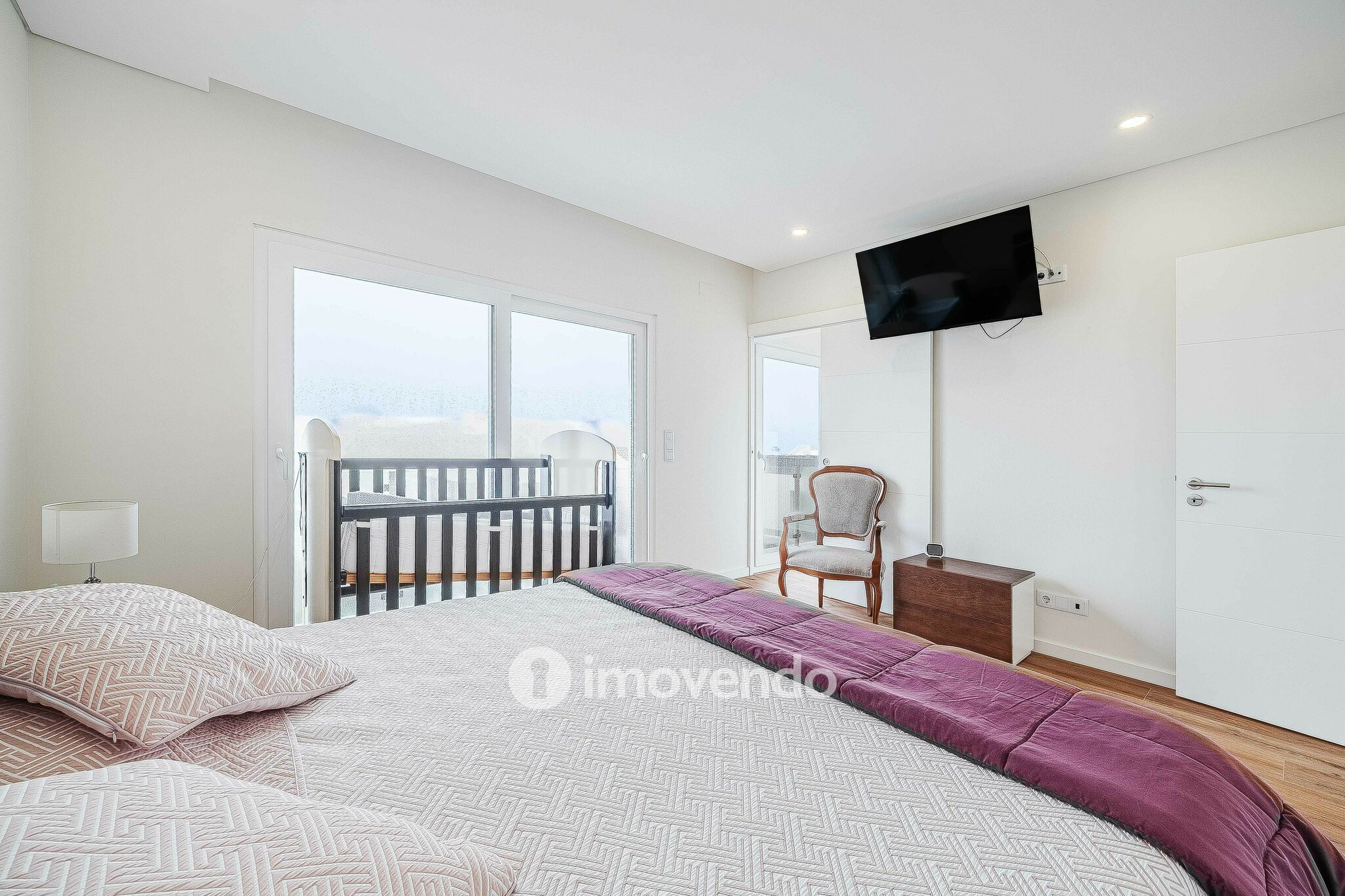 Moradia T3+1 moderna e exclusiva, com garagem e jardim, em Porto Salvo