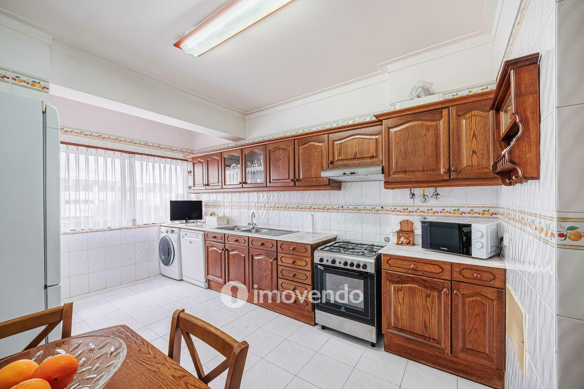 Apartamento T4 com garagem para duas viaturas, em Alverca