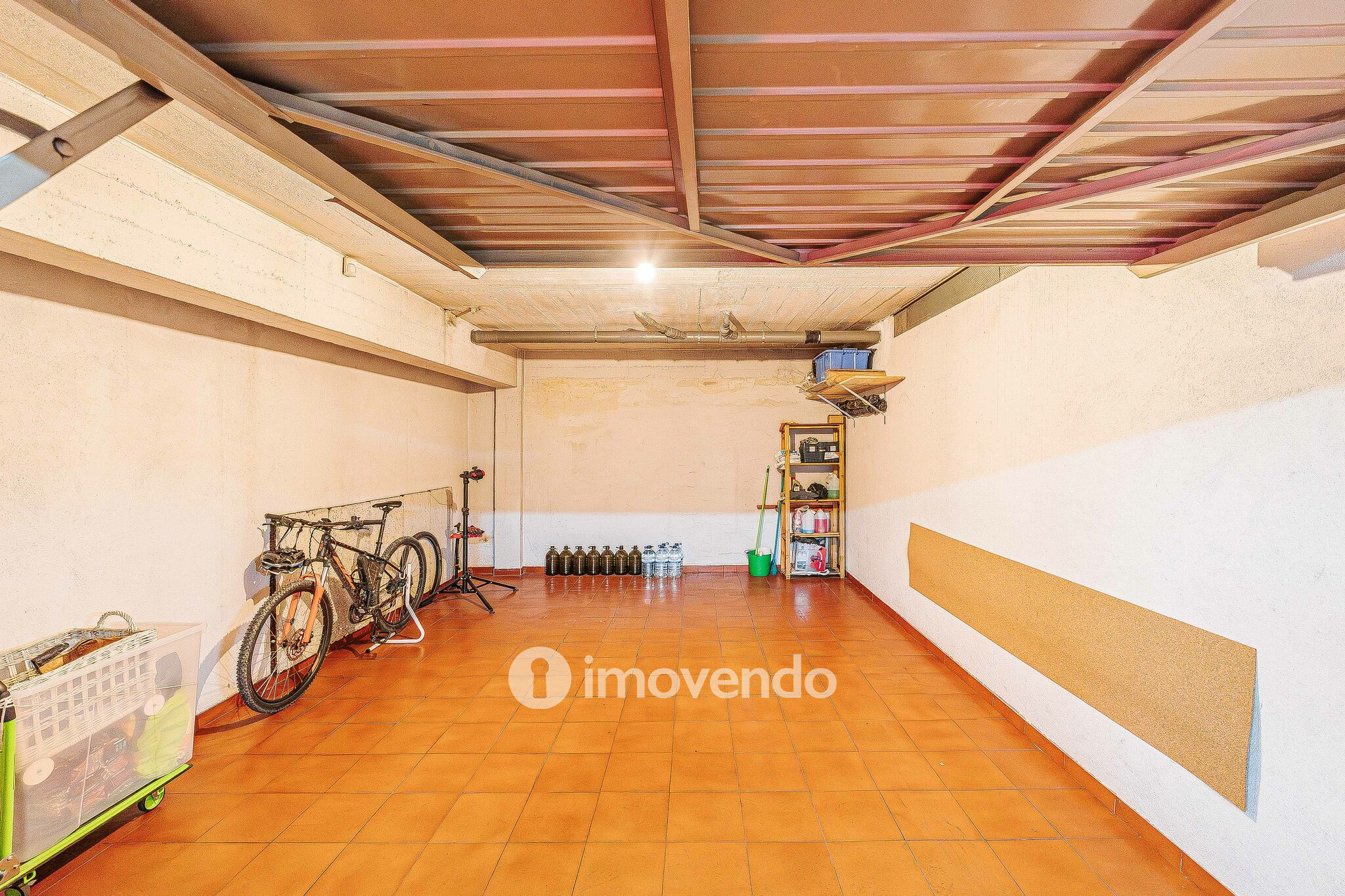 Apartamento T4 com garagem para duas viaturas, em Alverca