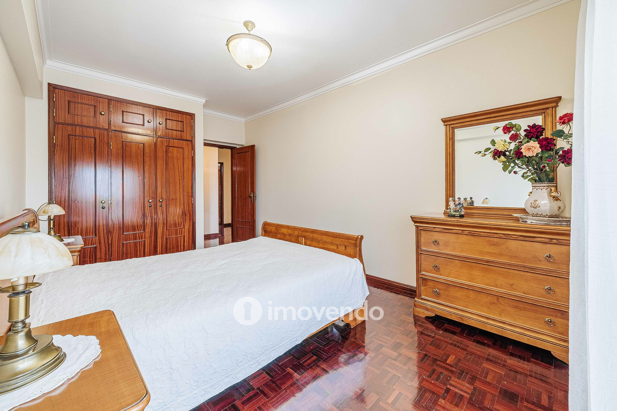 Apartamento T4 com garagem para duas viaturas, em Alverca