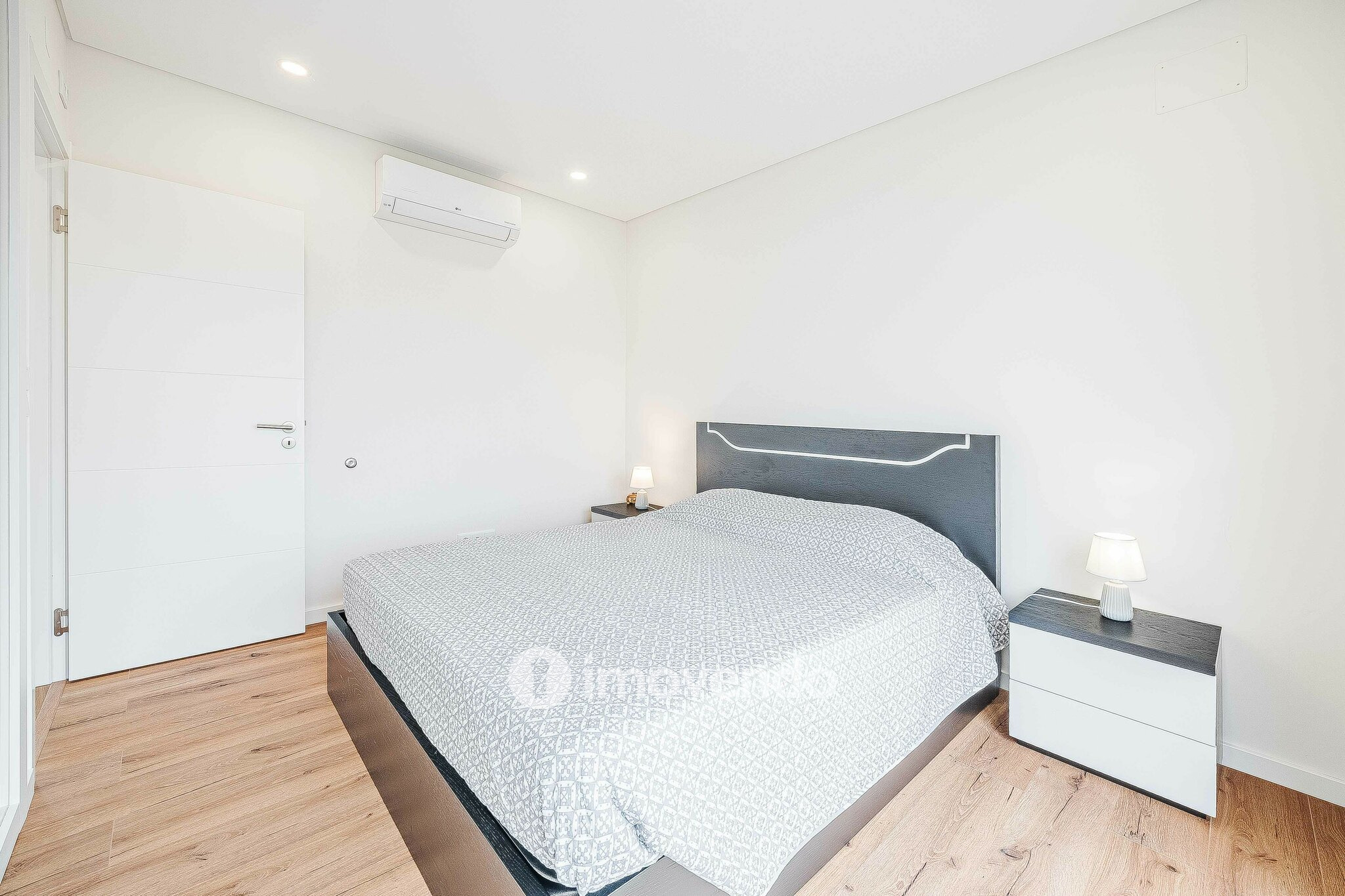 Moradia T3+1 moderna e exclusiva, com garagem e jardim, em Porto Salvo