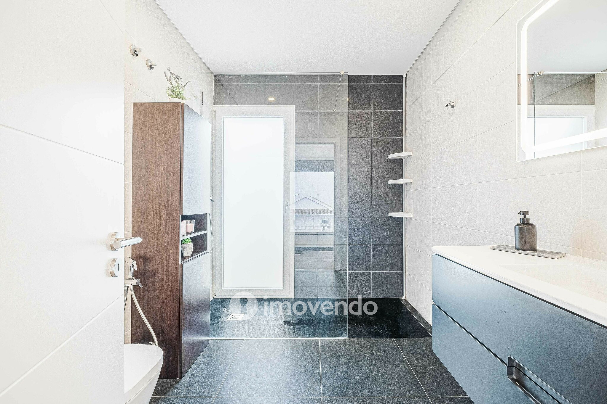 Moradia T3+1 moderna e exclusiva, com garagem e jardim, em Porto Salvo