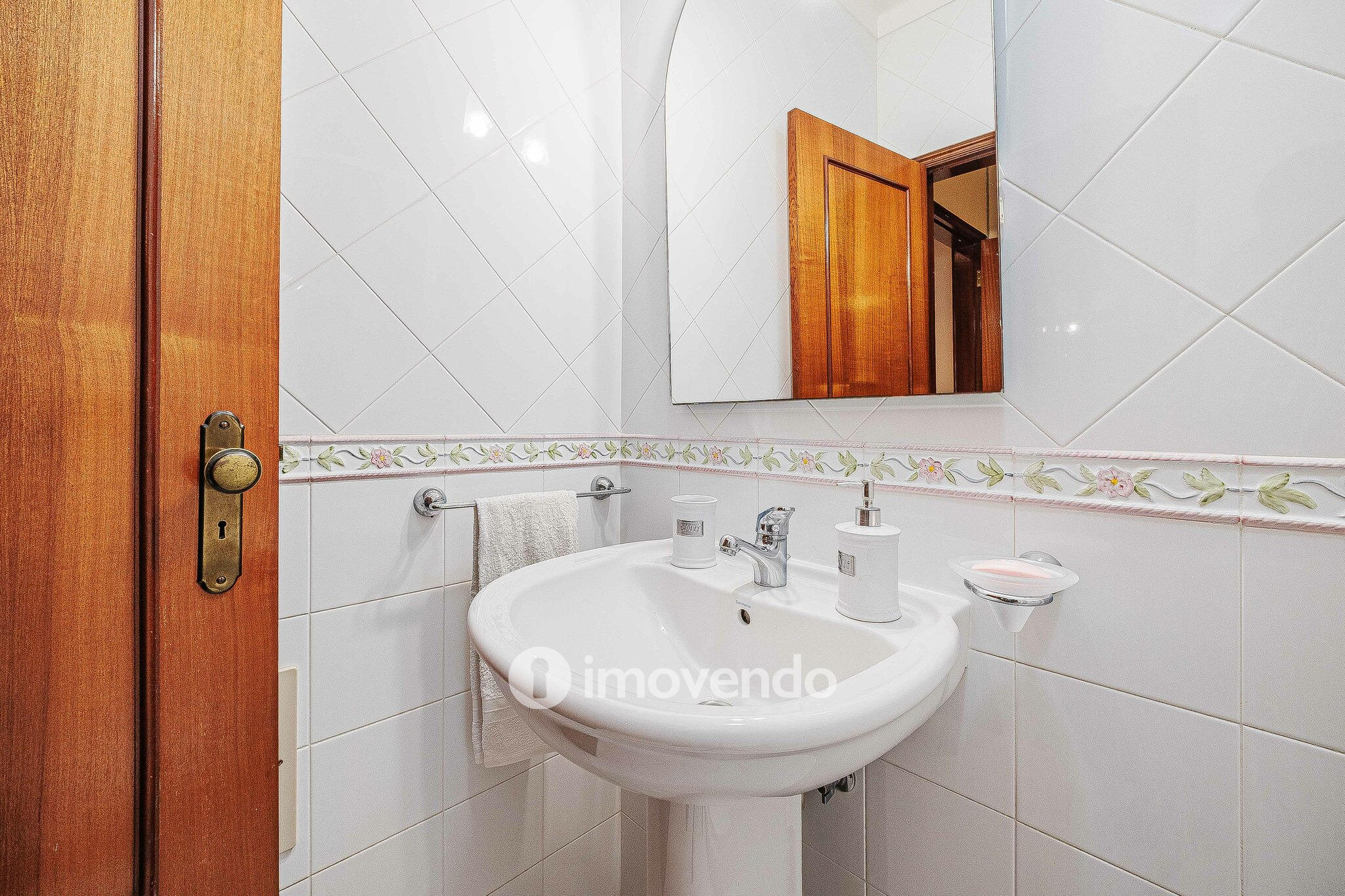 Apartamento T4 com garagem para duas viaturas, em Alverca