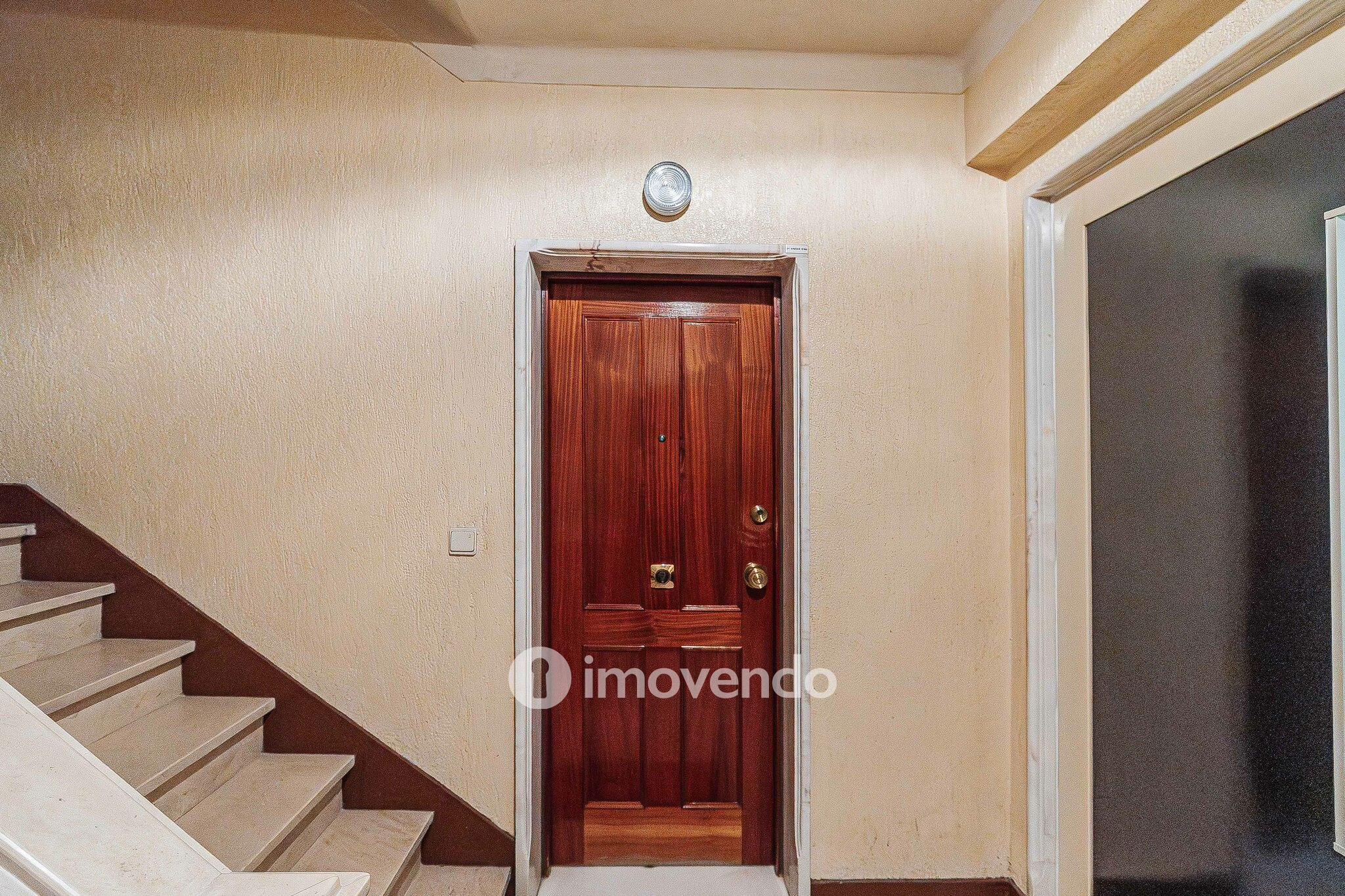 Apartamento T4 com garagem para duas viaturas, em Alverca