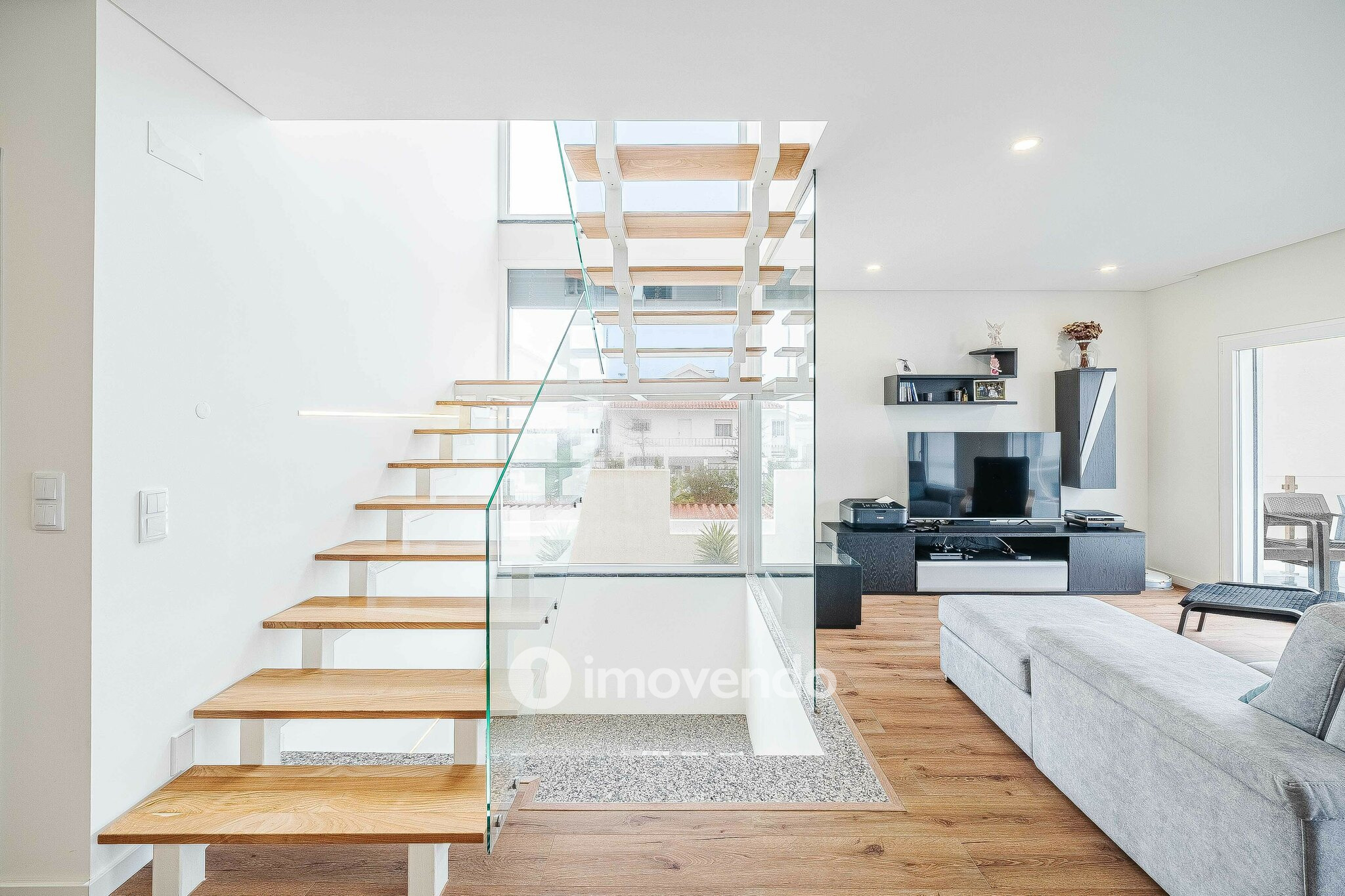 Moradia T3+1 moderna e exclusiva, com garagem e jardim, em Porto Salvo