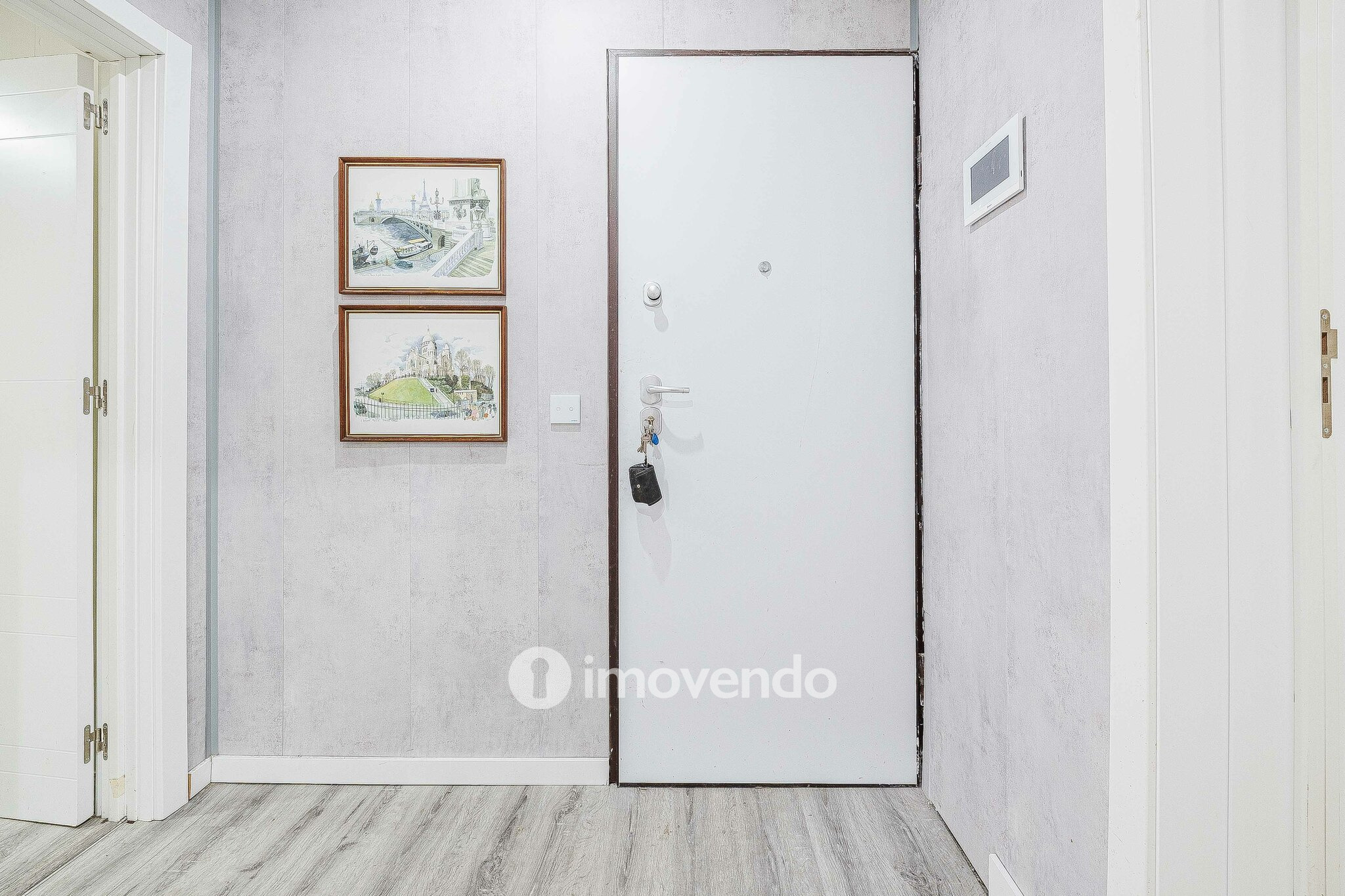 Apartamento T1+1, com logradouro grande, em Odivelas