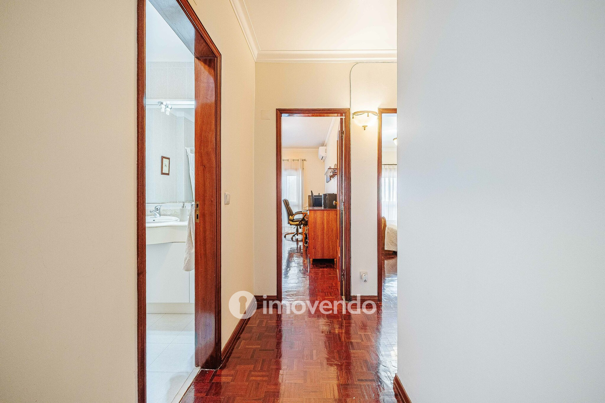 Apartamento T4 com garagem para duas viaturas, em Alverca