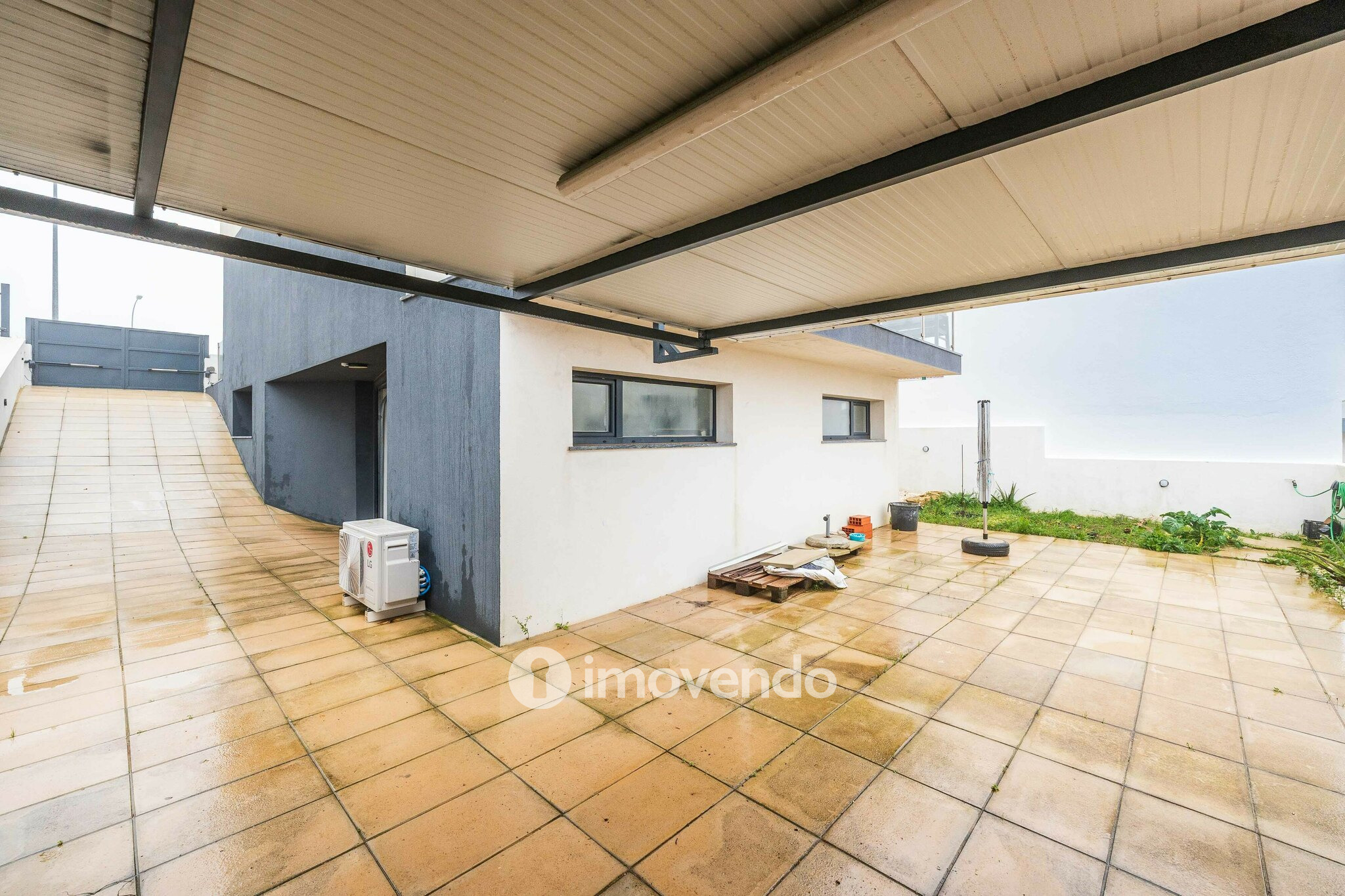 Moradia T3+1 moderna e exclusiva, com garagem e jardim, em Porto Salvo