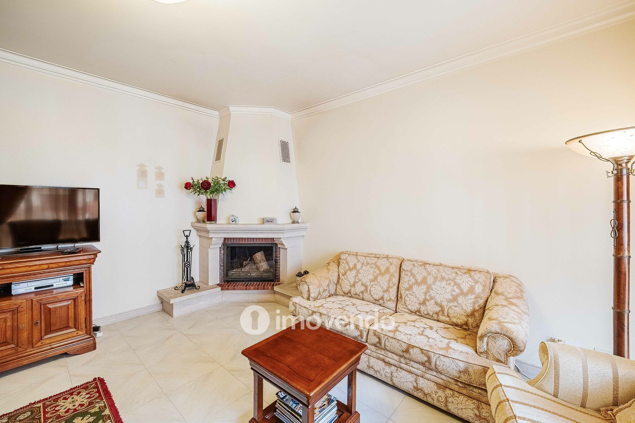 Apartamento T4 com garagem para duas viaturas, em Alverca