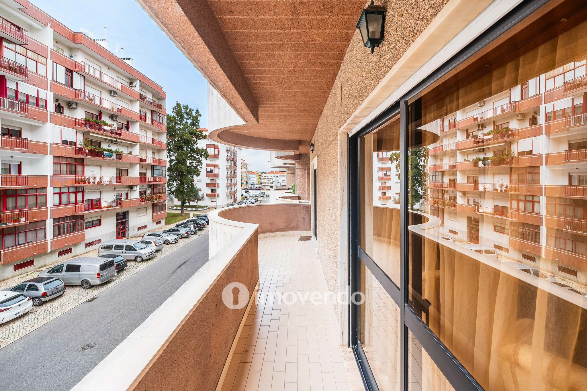 Apartamento T4 com garagem para duas viaturas, em Alverca