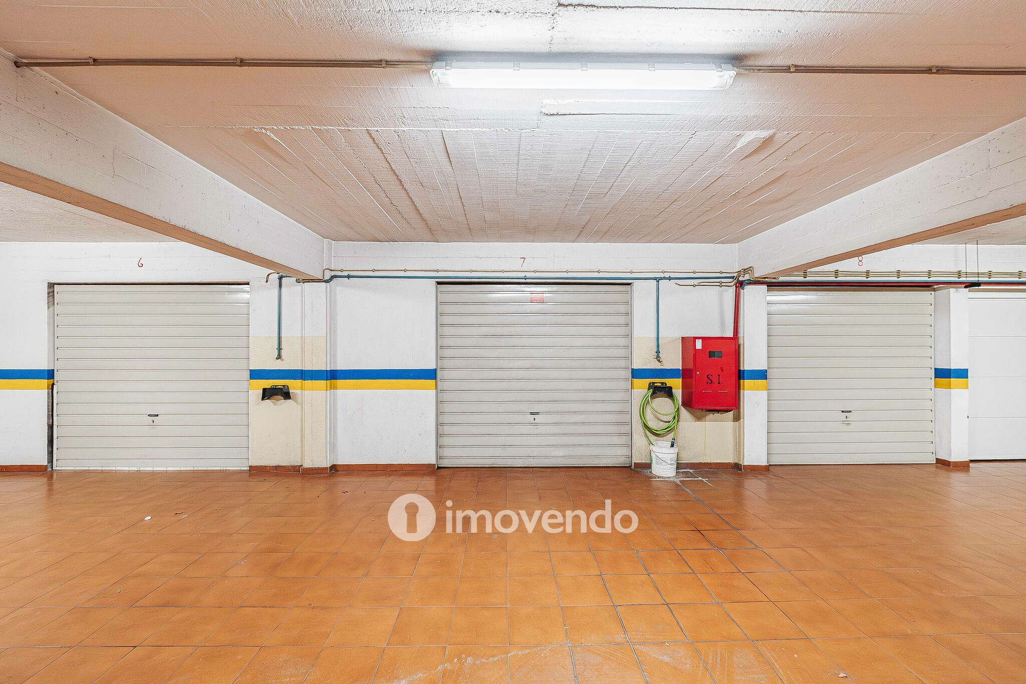 Apartamento T4 com garagem para duas viaturas, em Alverca