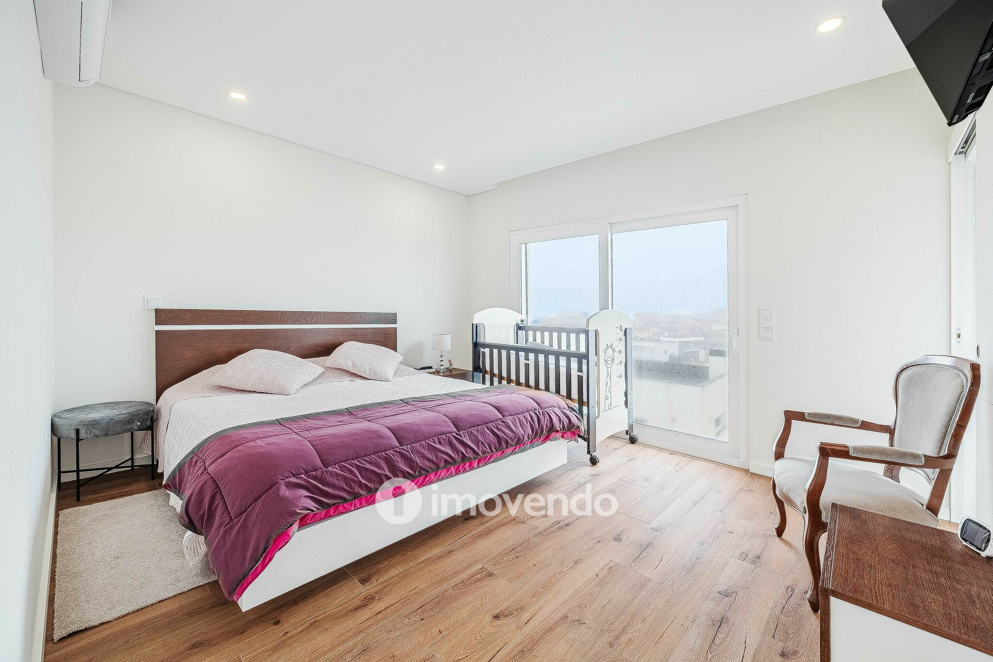 Moradia T3+1 moderna e exclusiva, com garagem e jardim, em Porto Salvo