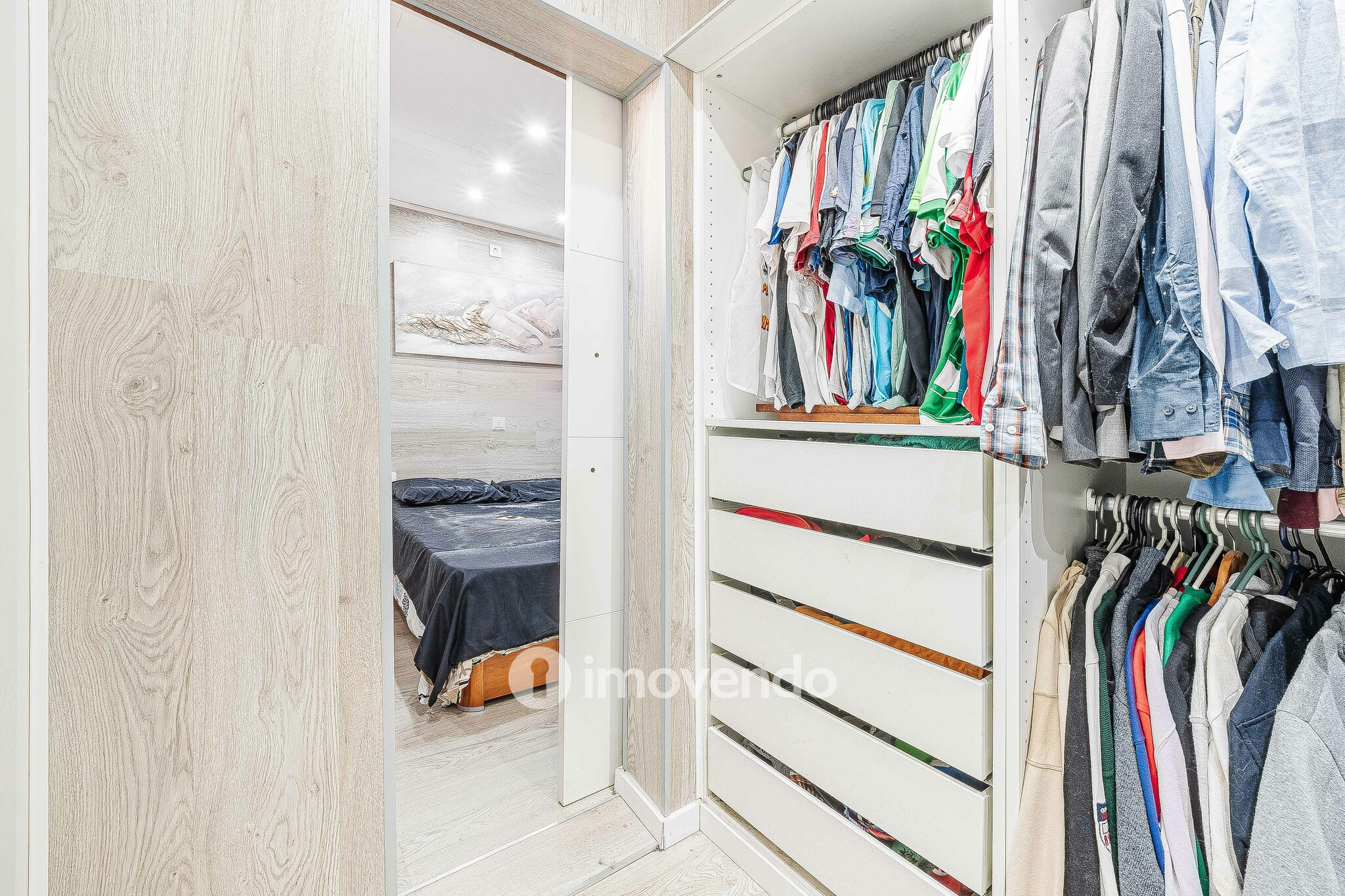 Apartamento T1+1, com logradouro grande, em Odivelas