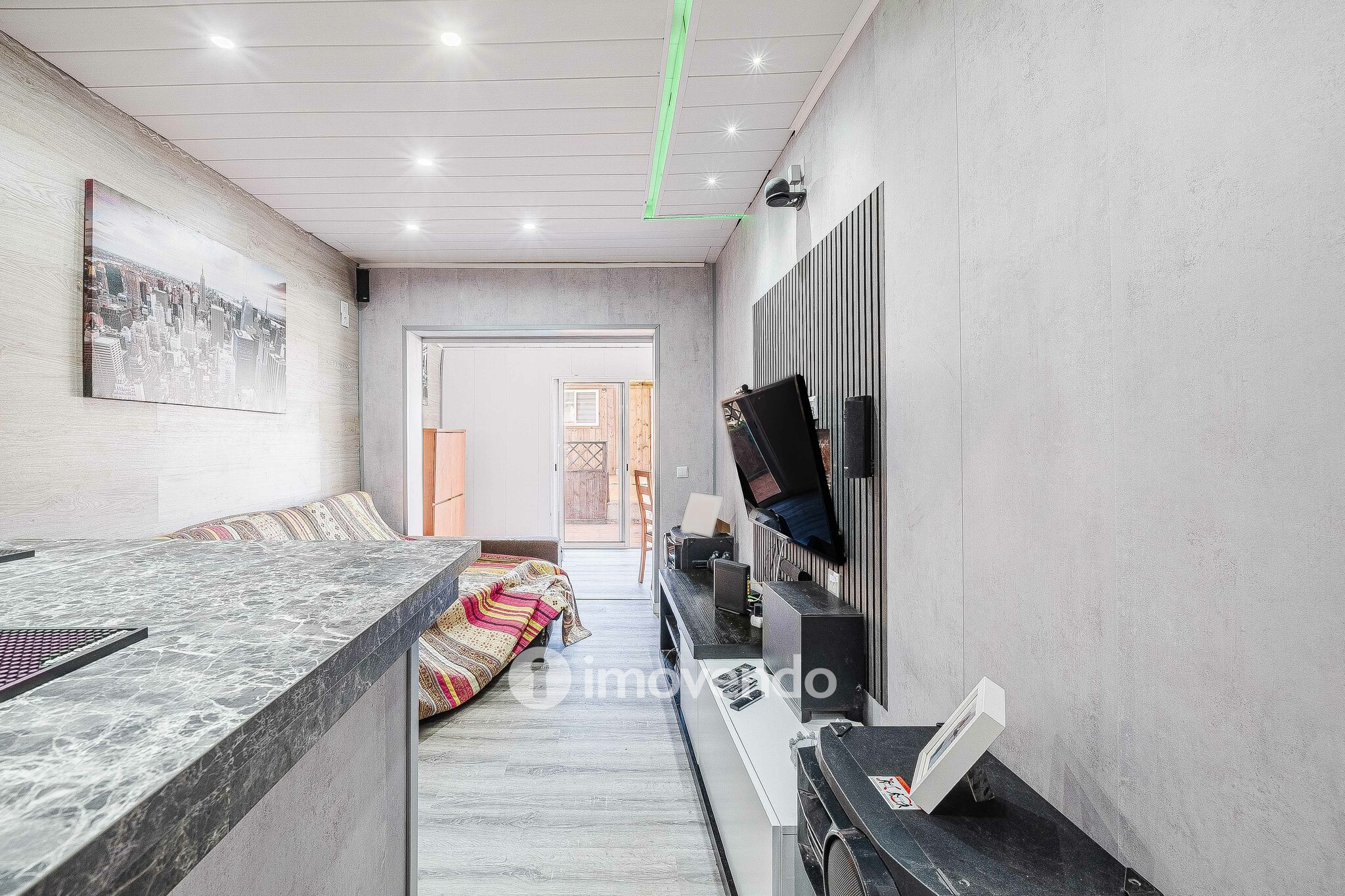 Apartamento T1+1, com logradouro grande, em Odivelas