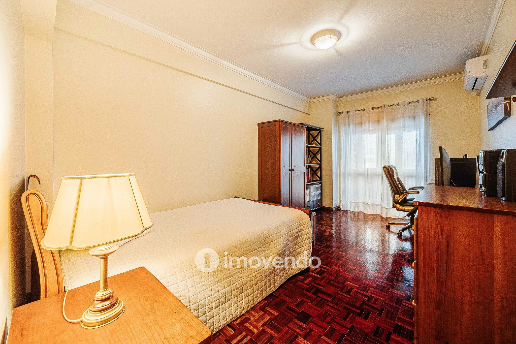 Apartamento T4 com garagem para duas viaturas, em Alverca