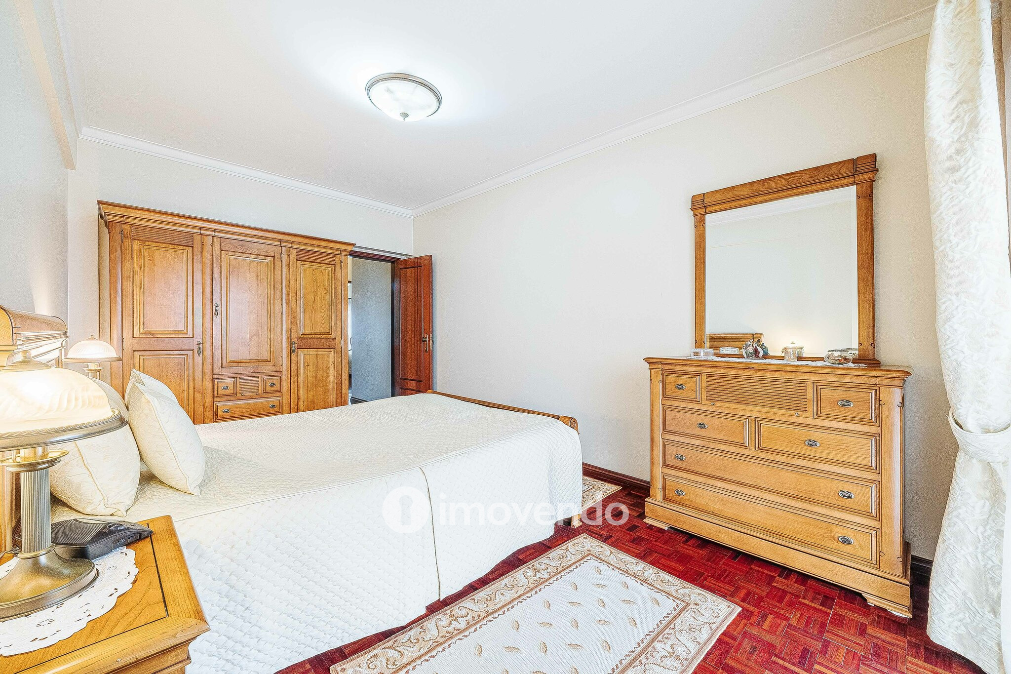 Apartamento T4 com garagem para duas viaturas, em Alverca