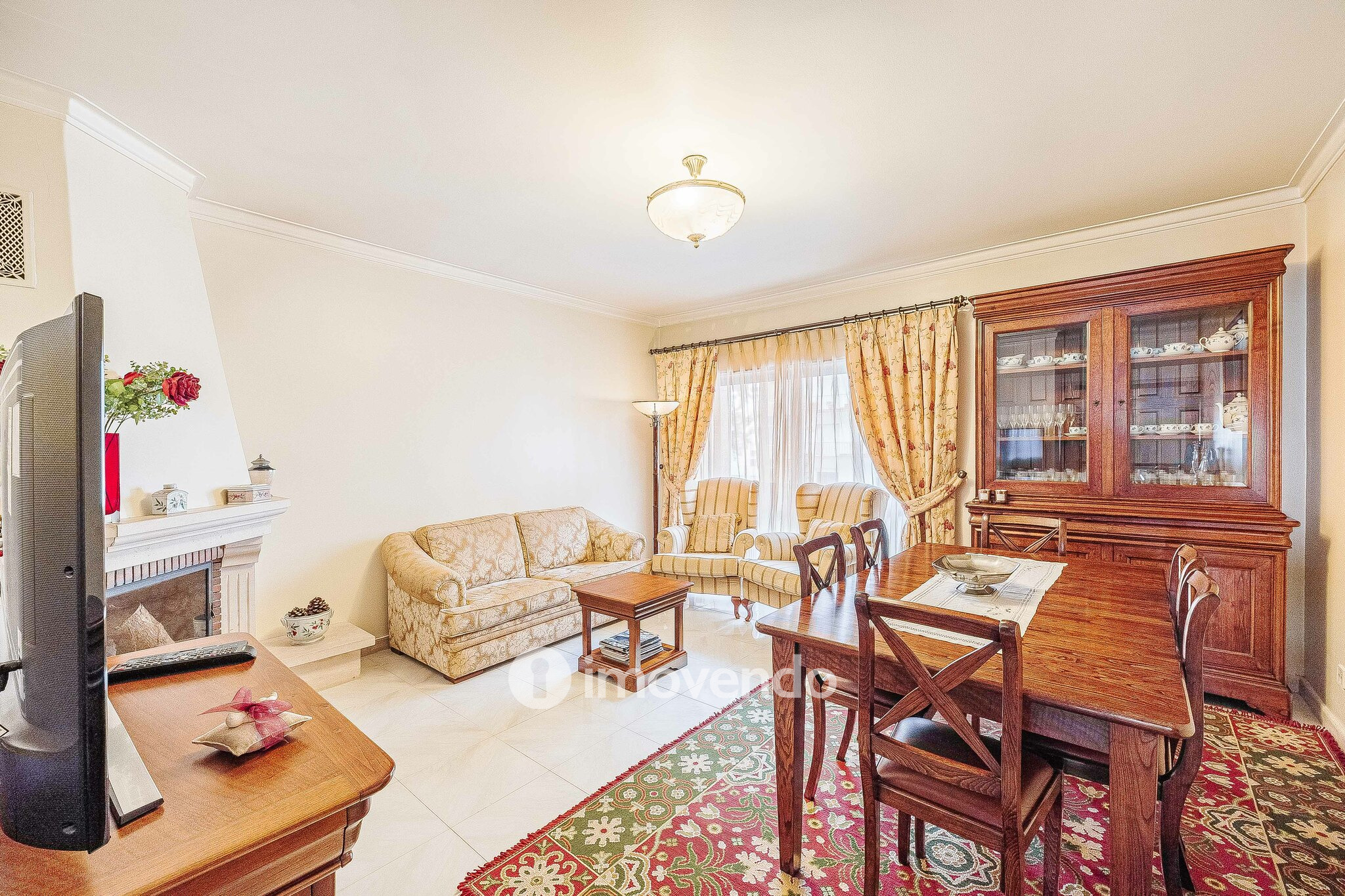 Apartamento T4 com garagem para duas viaturas, em Alverca